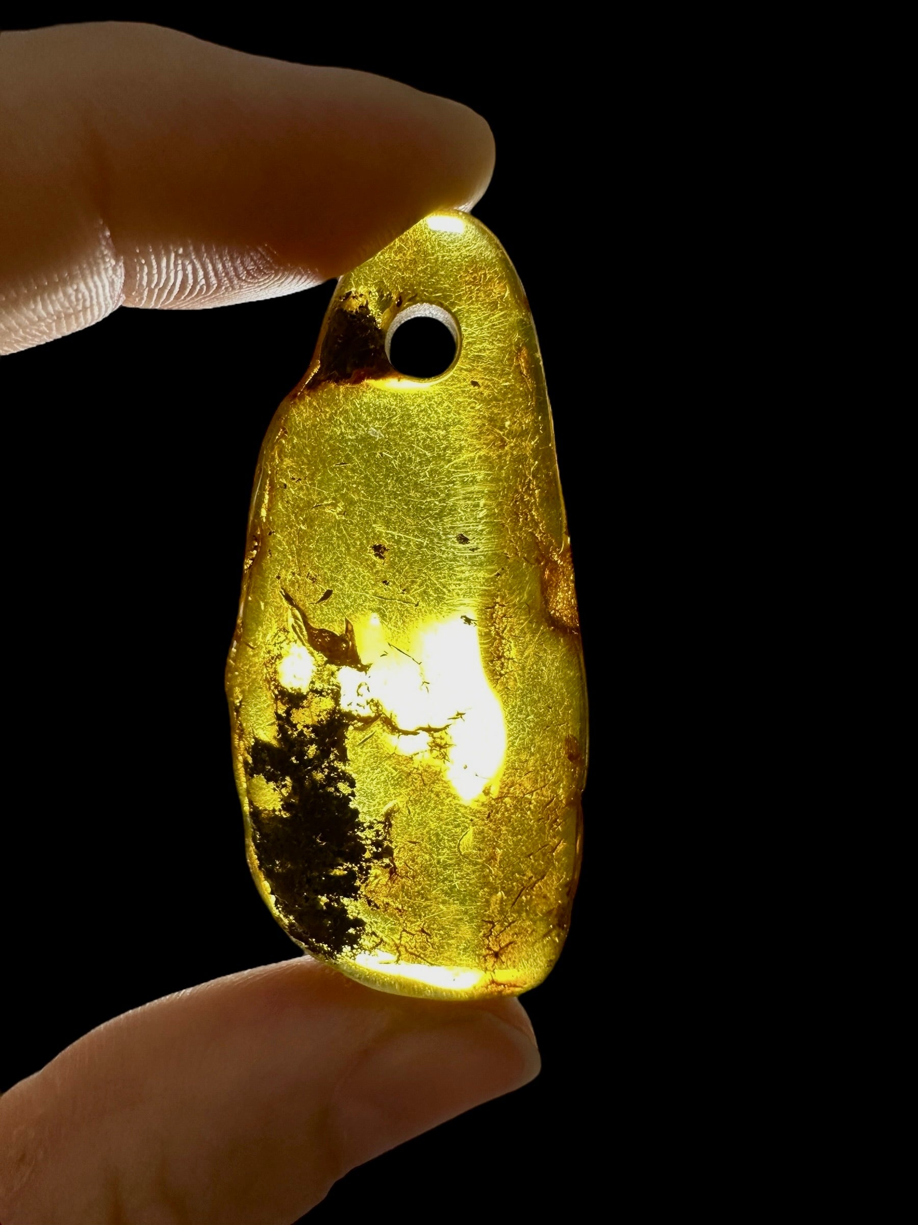Amber with a drilled hole for hanging 6,2g – Lithuania - JND139