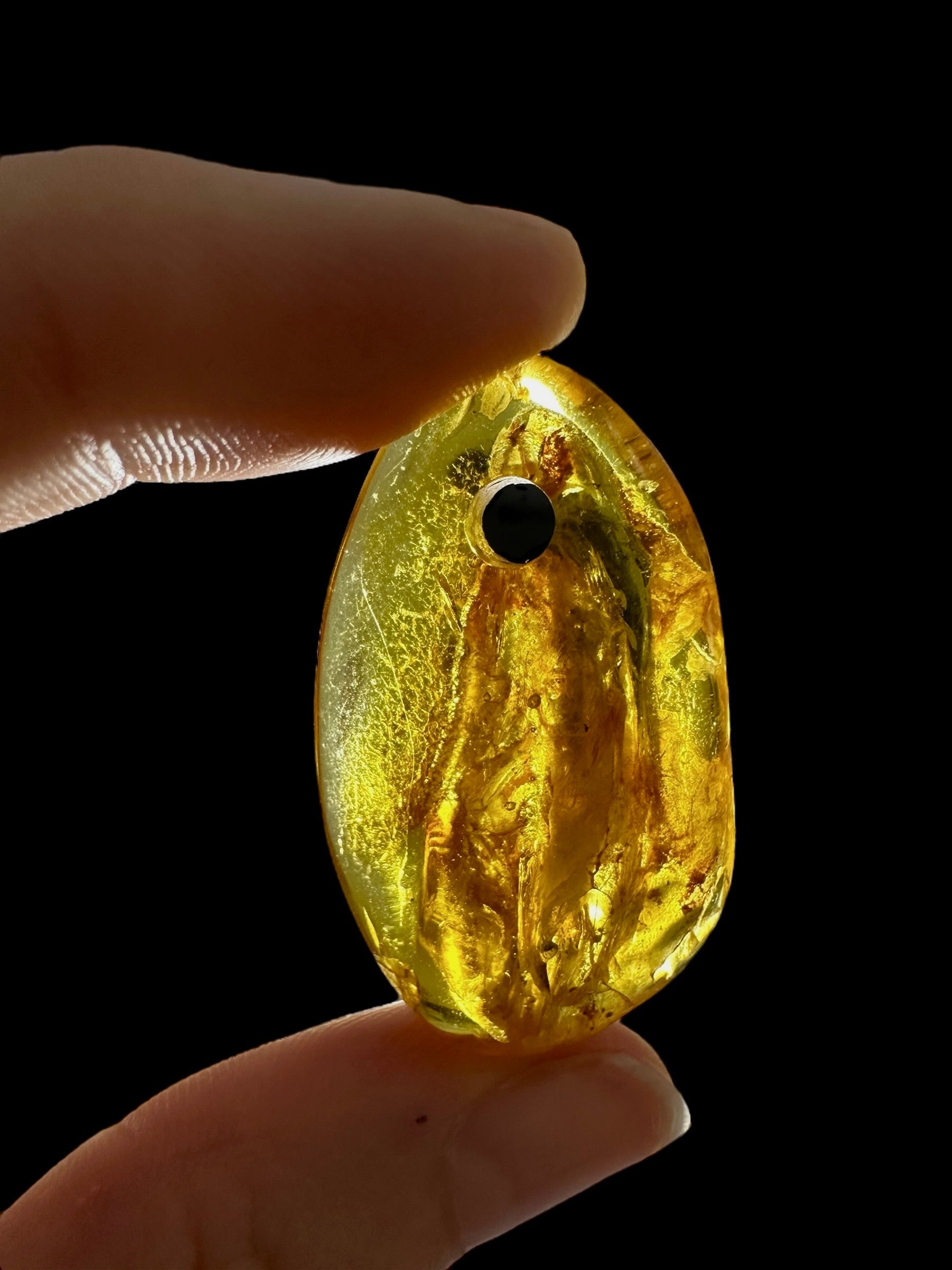 Amber with a drilled hole for hanging 3,7g – Lithuania - JND141