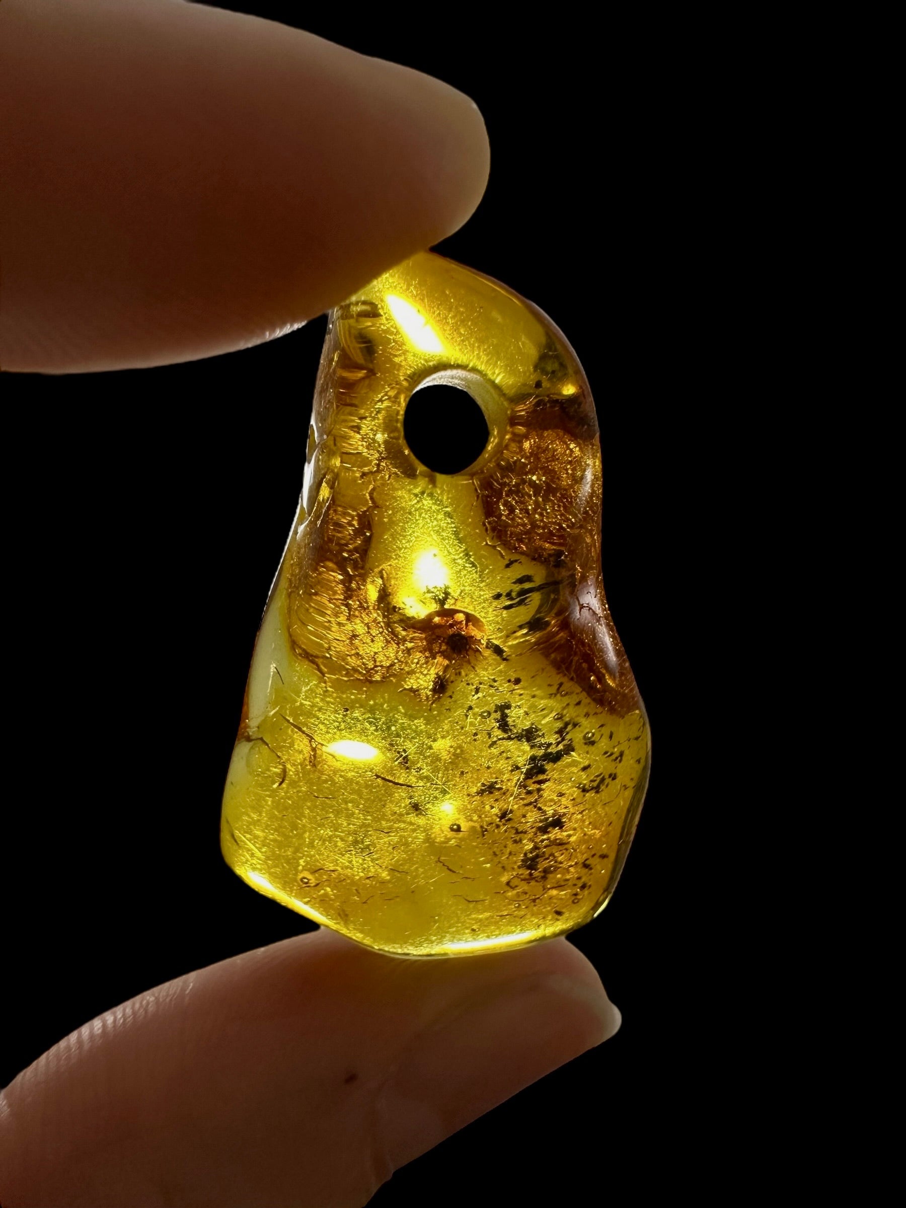 Amber with a drilled hole for hanging 2,7g – Lithuania - JND142