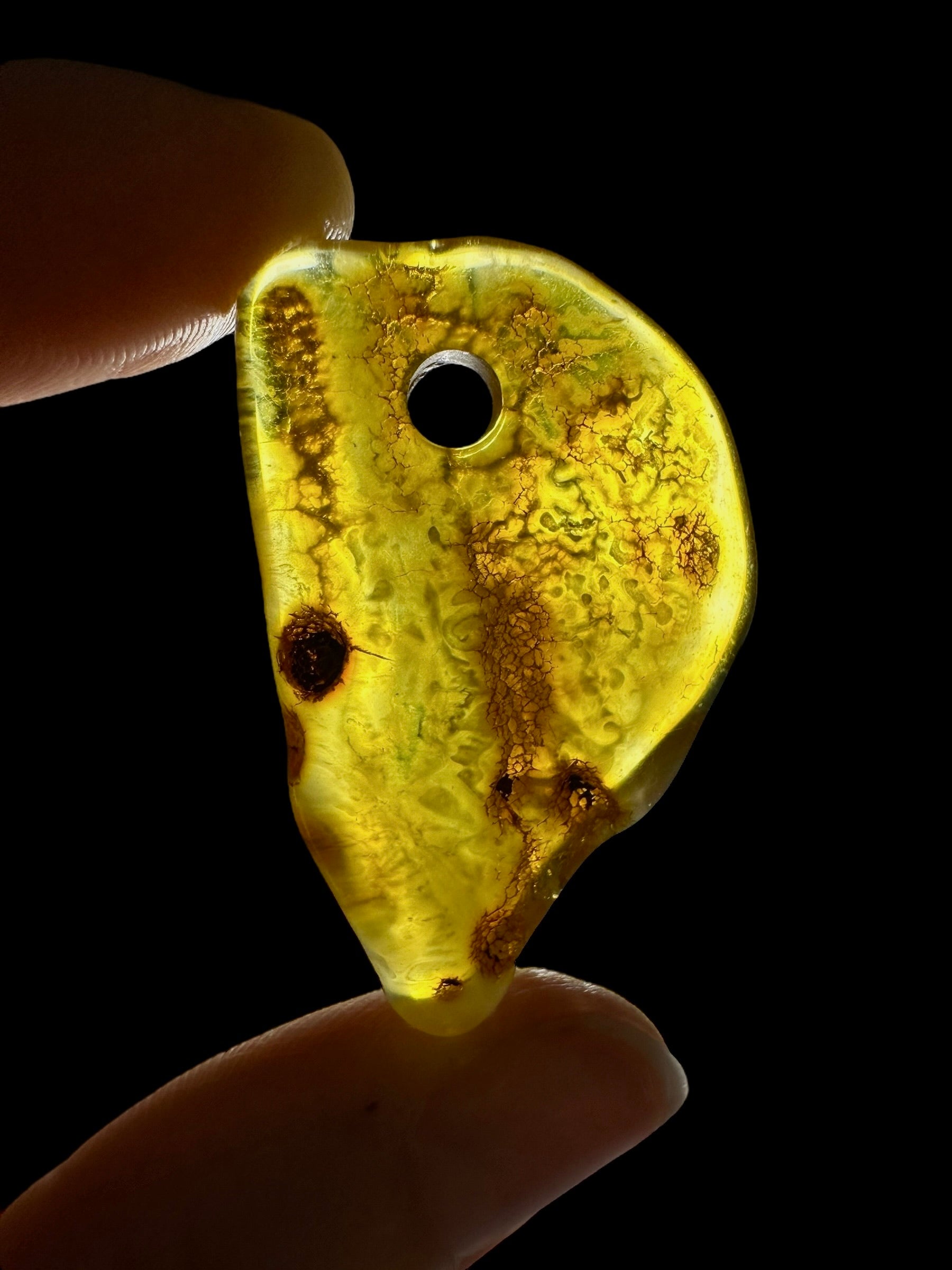 Amber with a drilled hole for hanging 3,7g – Lithuania - JND144