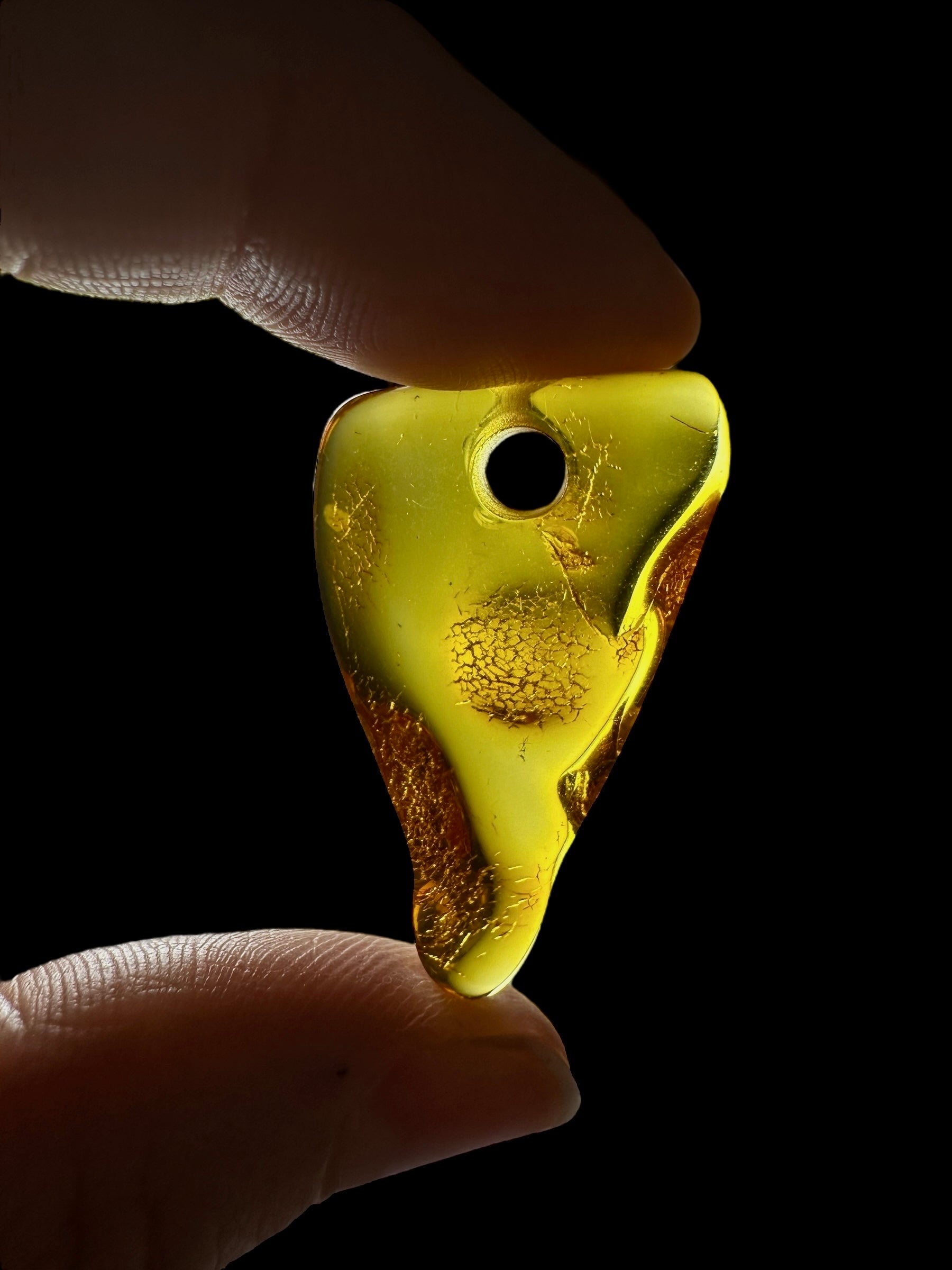 Amber with a drilled hole for hanging 2,4g – Lithuania - JND146
