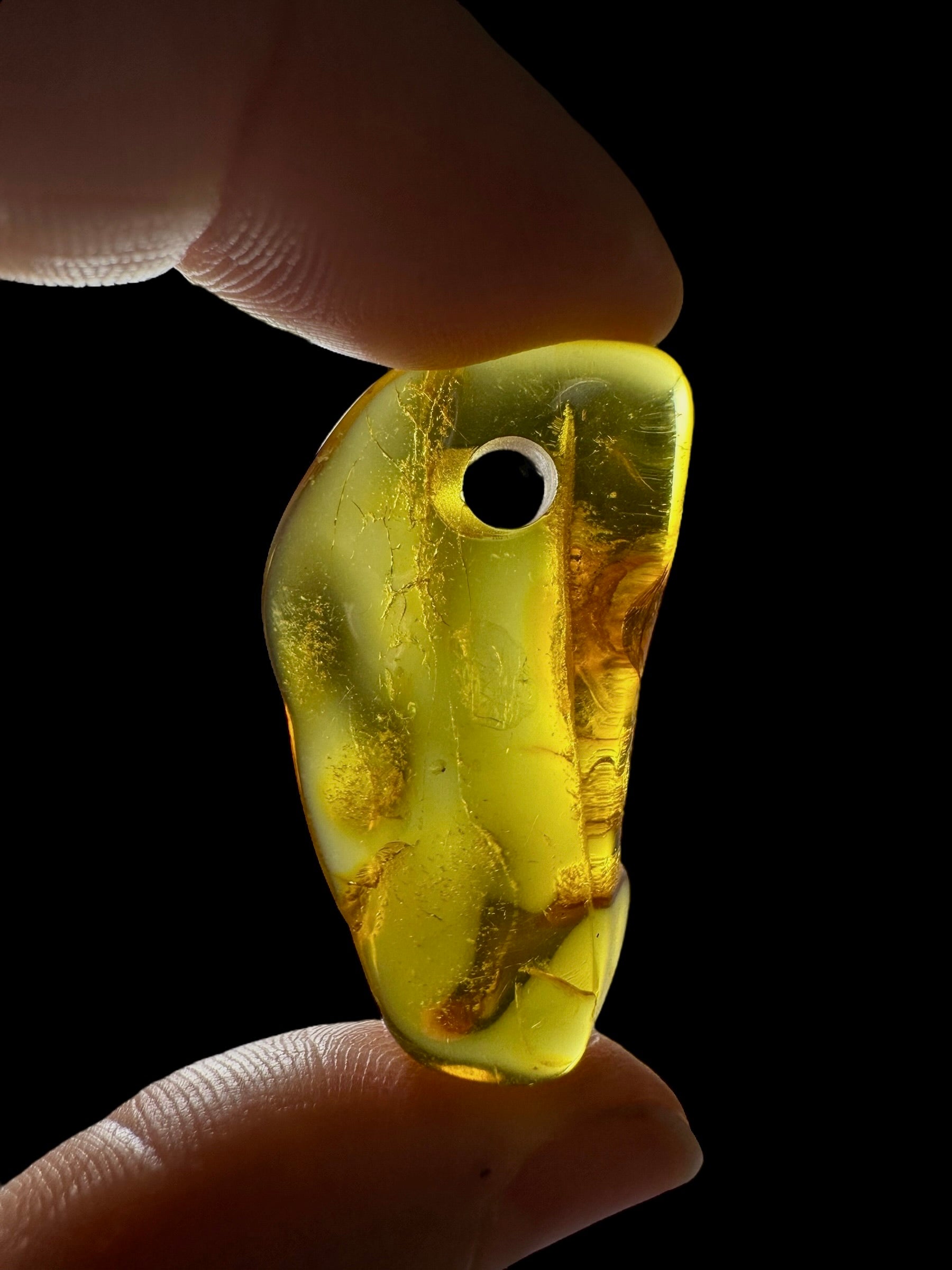 Amber with a drilled hole for hanging 2,9g – Lithuania - JND150