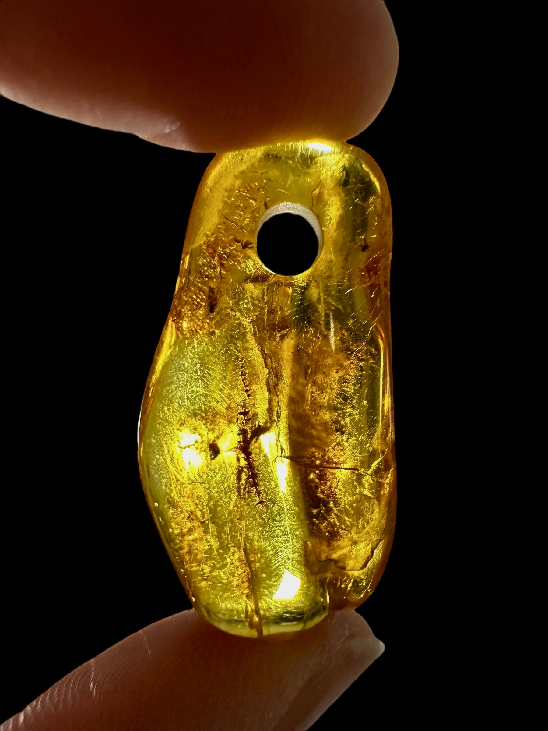 Amber with a drilled hole for hanging 2,3g – Lithuania - JND151