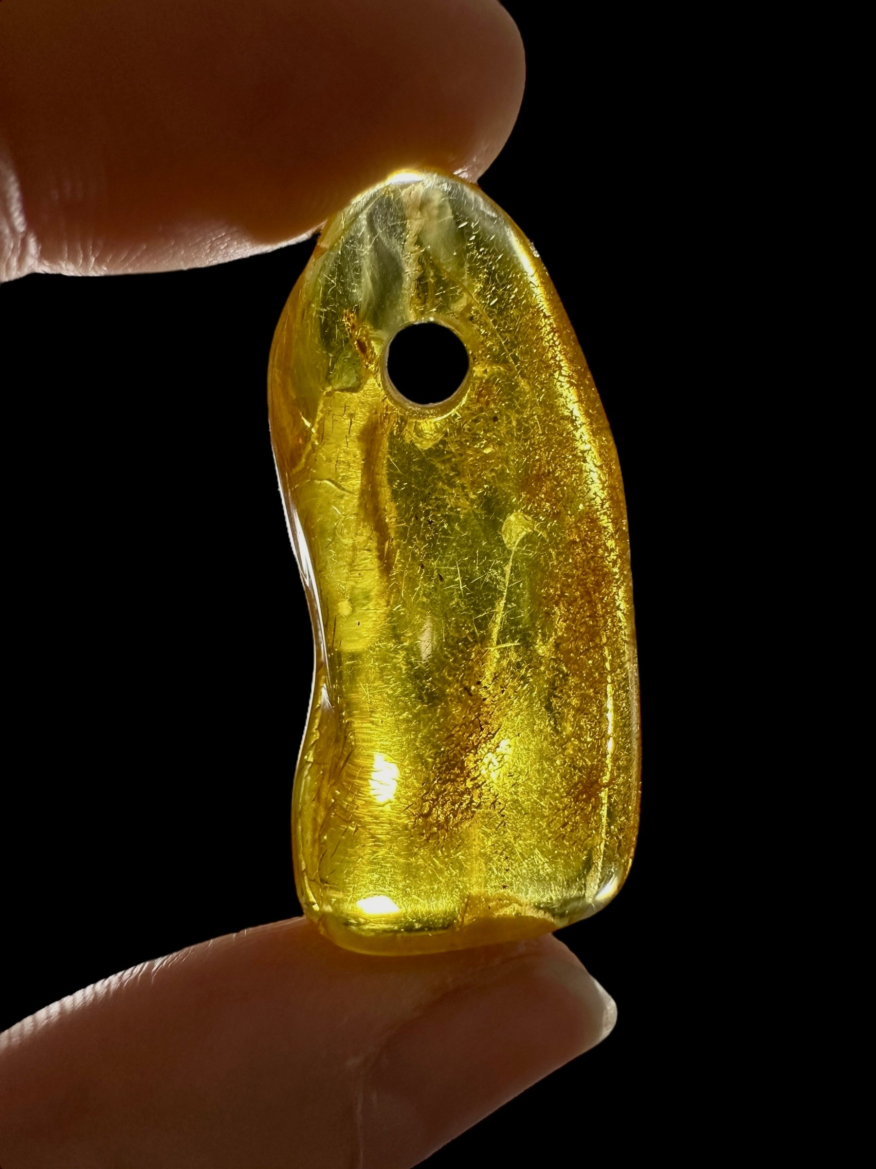 Amber with a drilled hole for hanging 2,8g – Lithuania - JND155