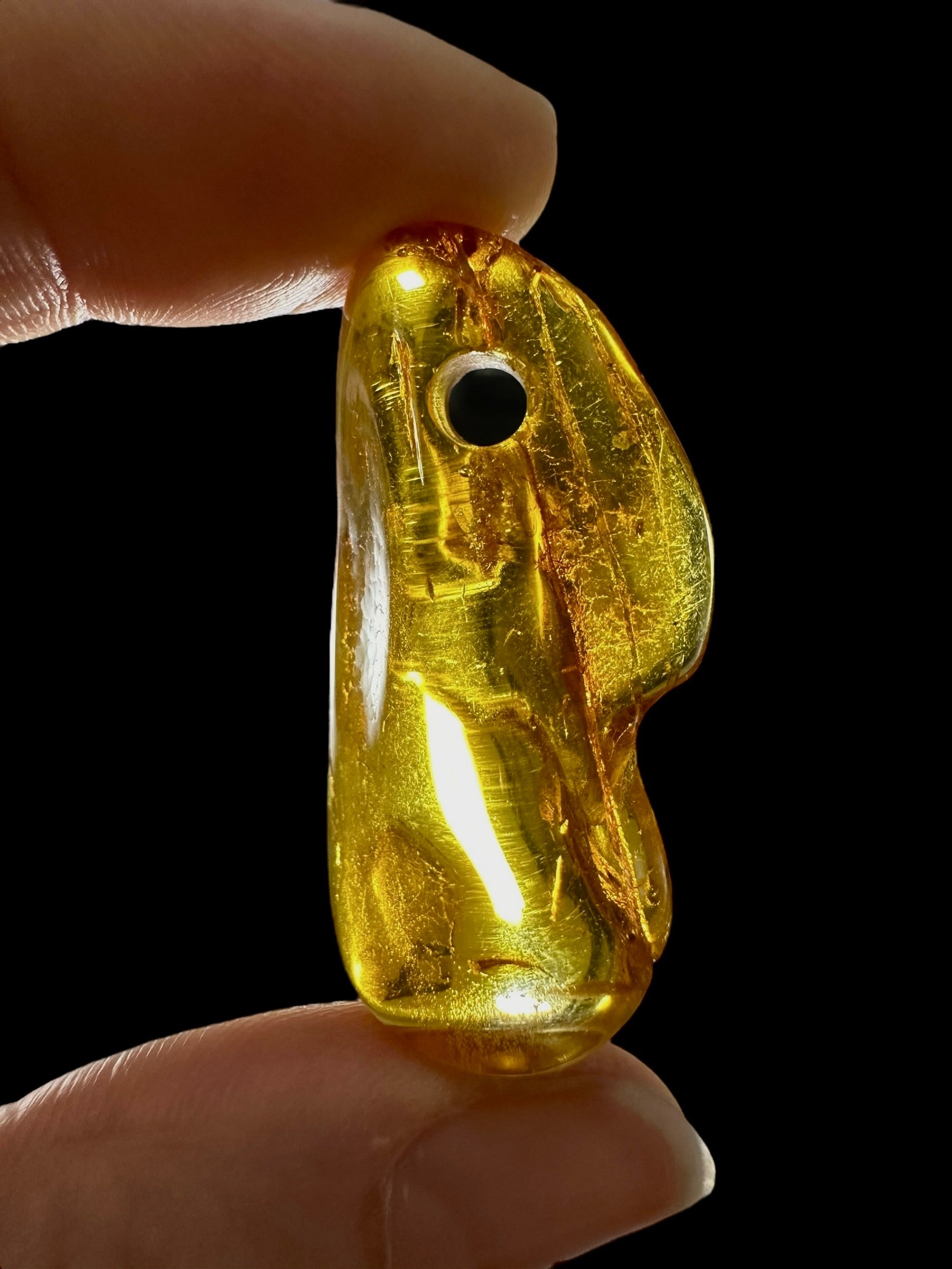 Amber with a drilled hole for hanging 3,5g – Lithuania - JND156