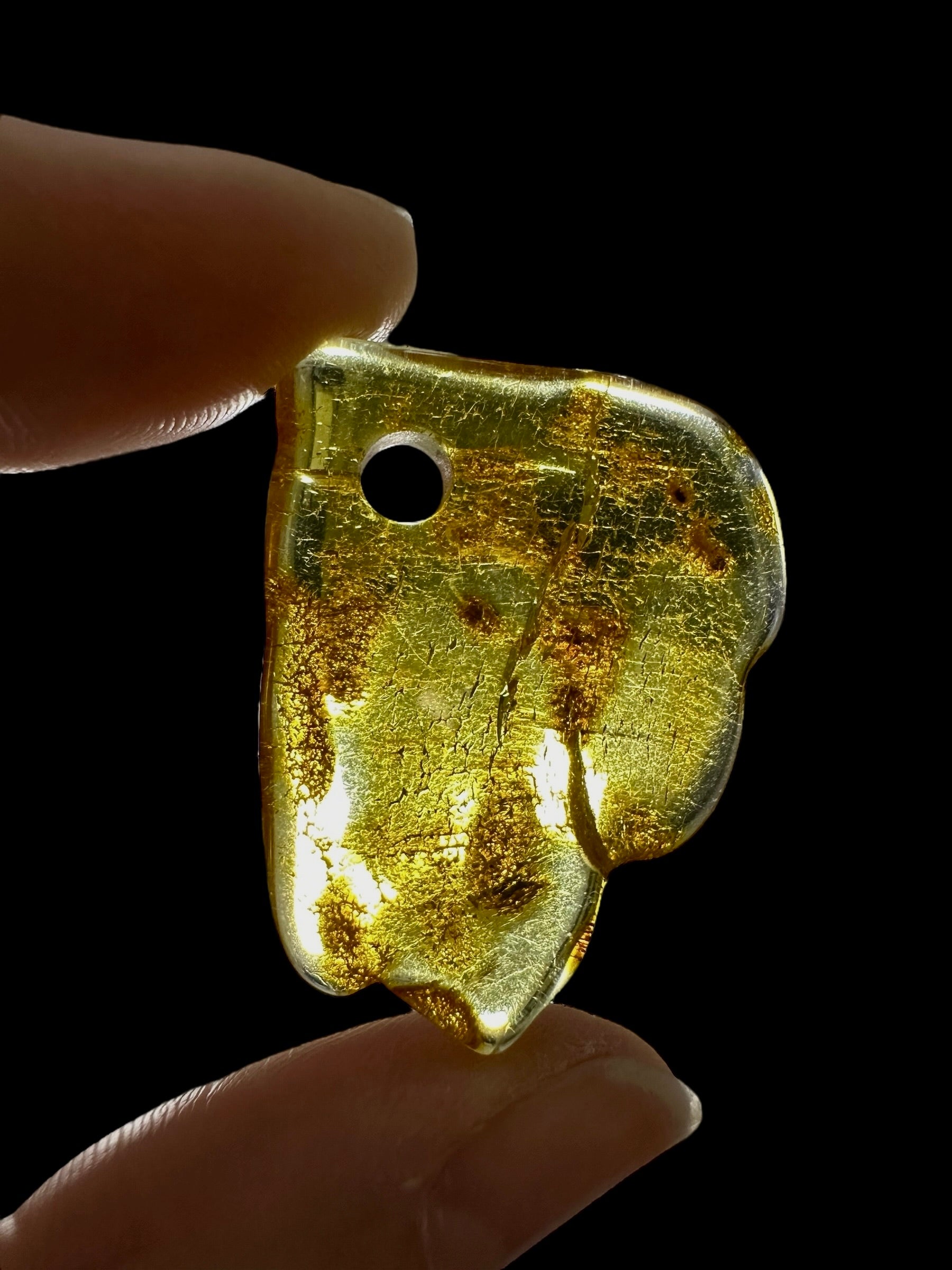 Amber with a drilled hole for hanging 2,4g – Lithuania - JND157