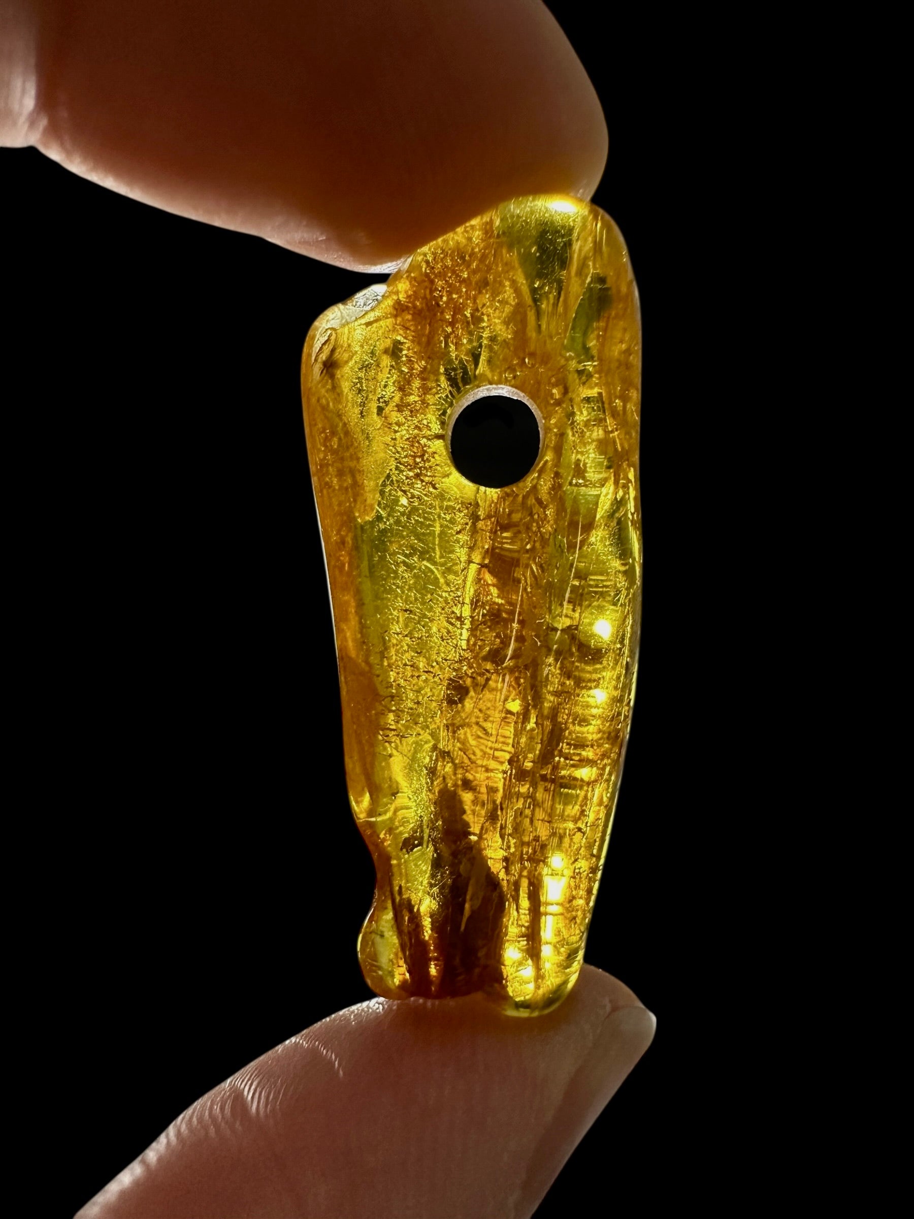 Amber with a drilled hole for hanging 2,4g – Lithuania - JND158