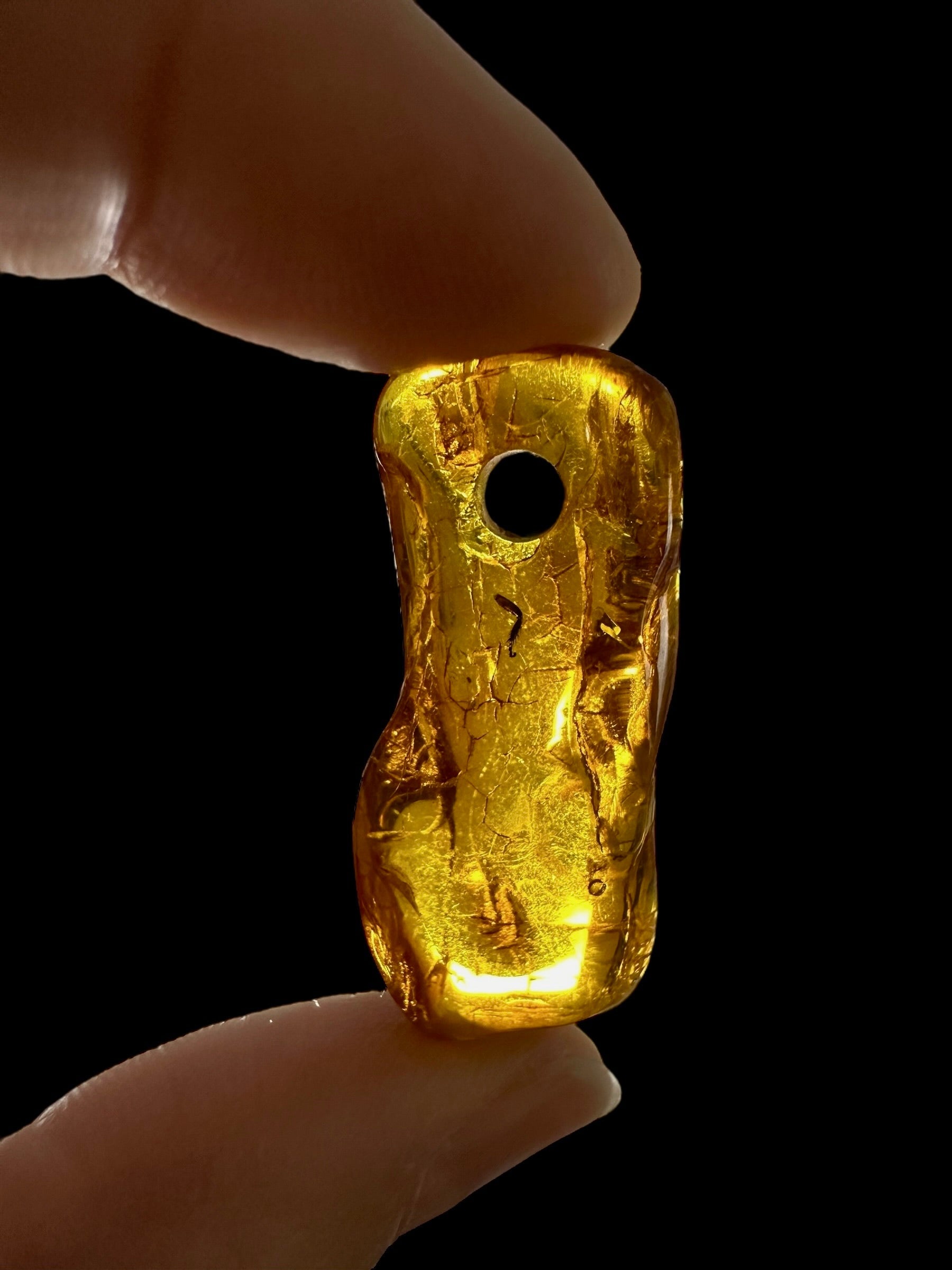 Amber with a drilled hole for hanging 2,9g – Lithuania - JND162