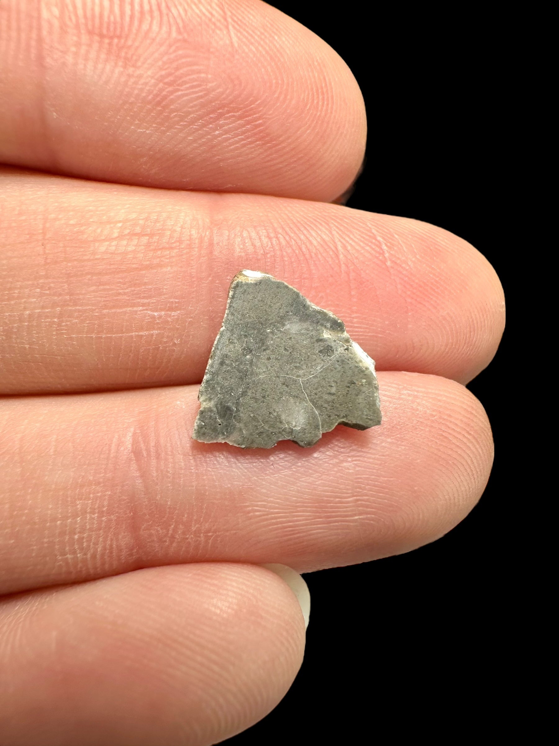 Lunar meteorite Adrar 013 – 0,4g – Algeria - MEAD06