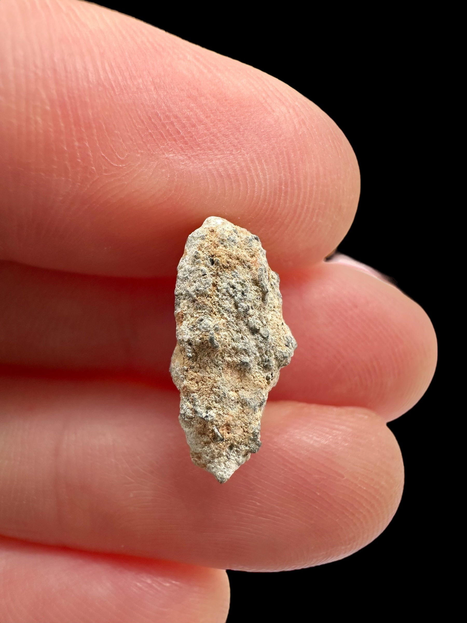 Lunar meteorite Gadamis 004 – 0,9g – Libya - MEGD28