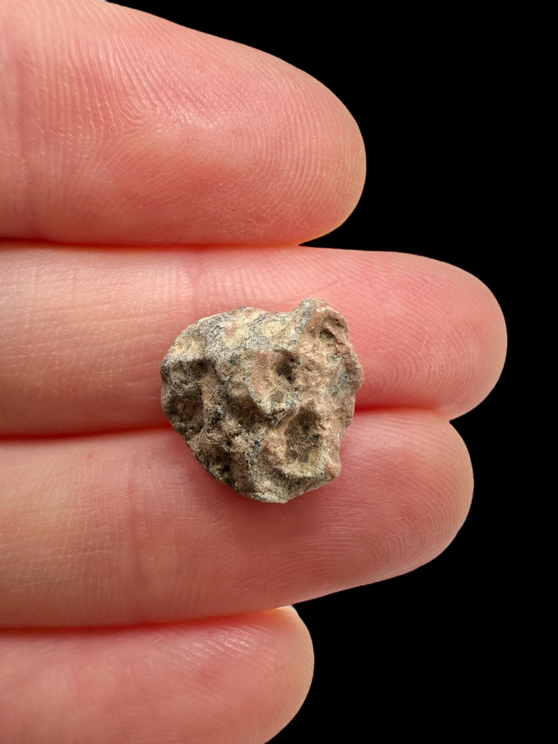 Lunar meteorite Gadamis 004 – 1,1g – Libya - MEGD32