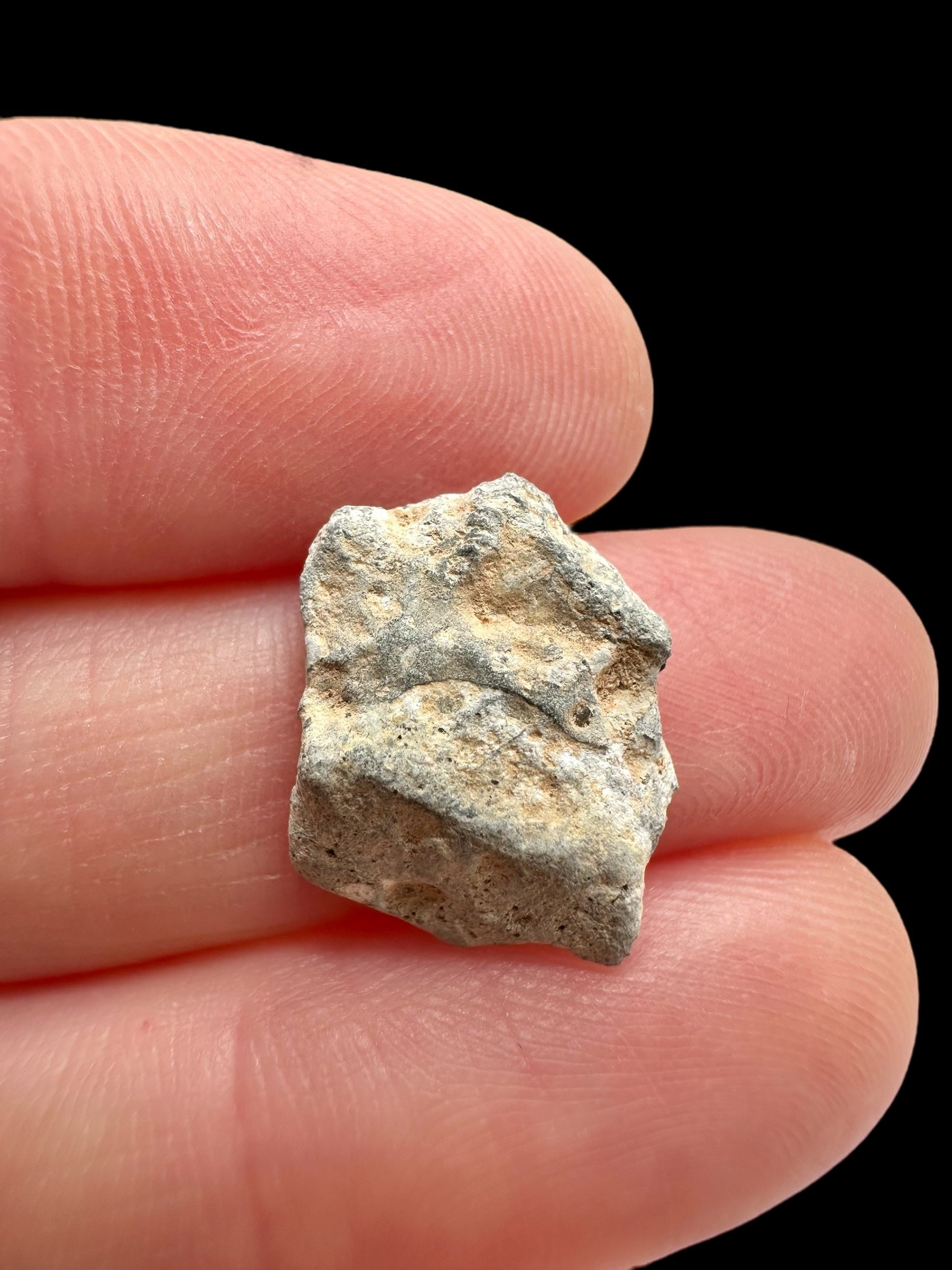 Lunar meteorite Gadamis 004 – 0,9g – Libya - MEGD34