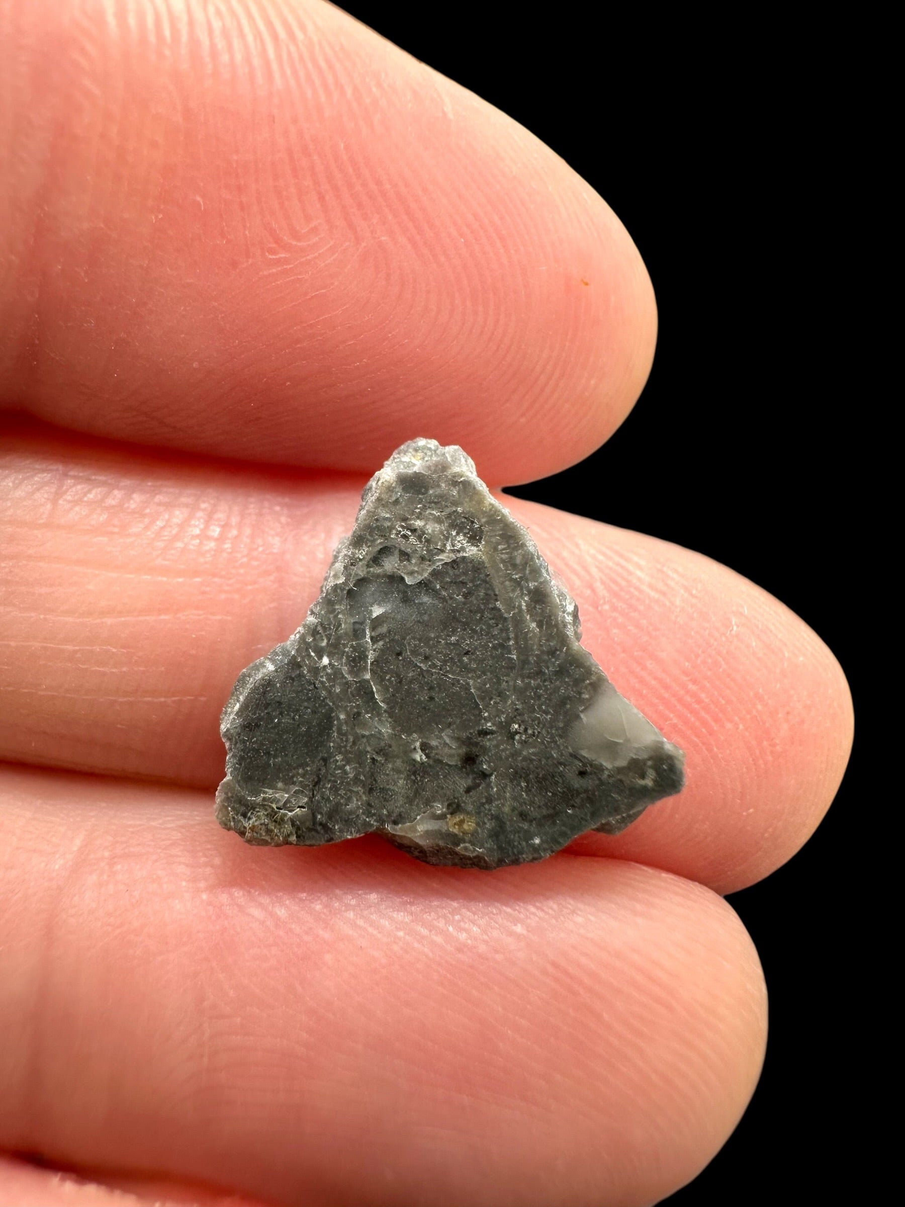 Lunar meteorite Adrar 013 – 0,6g – Algeria - MEAD18