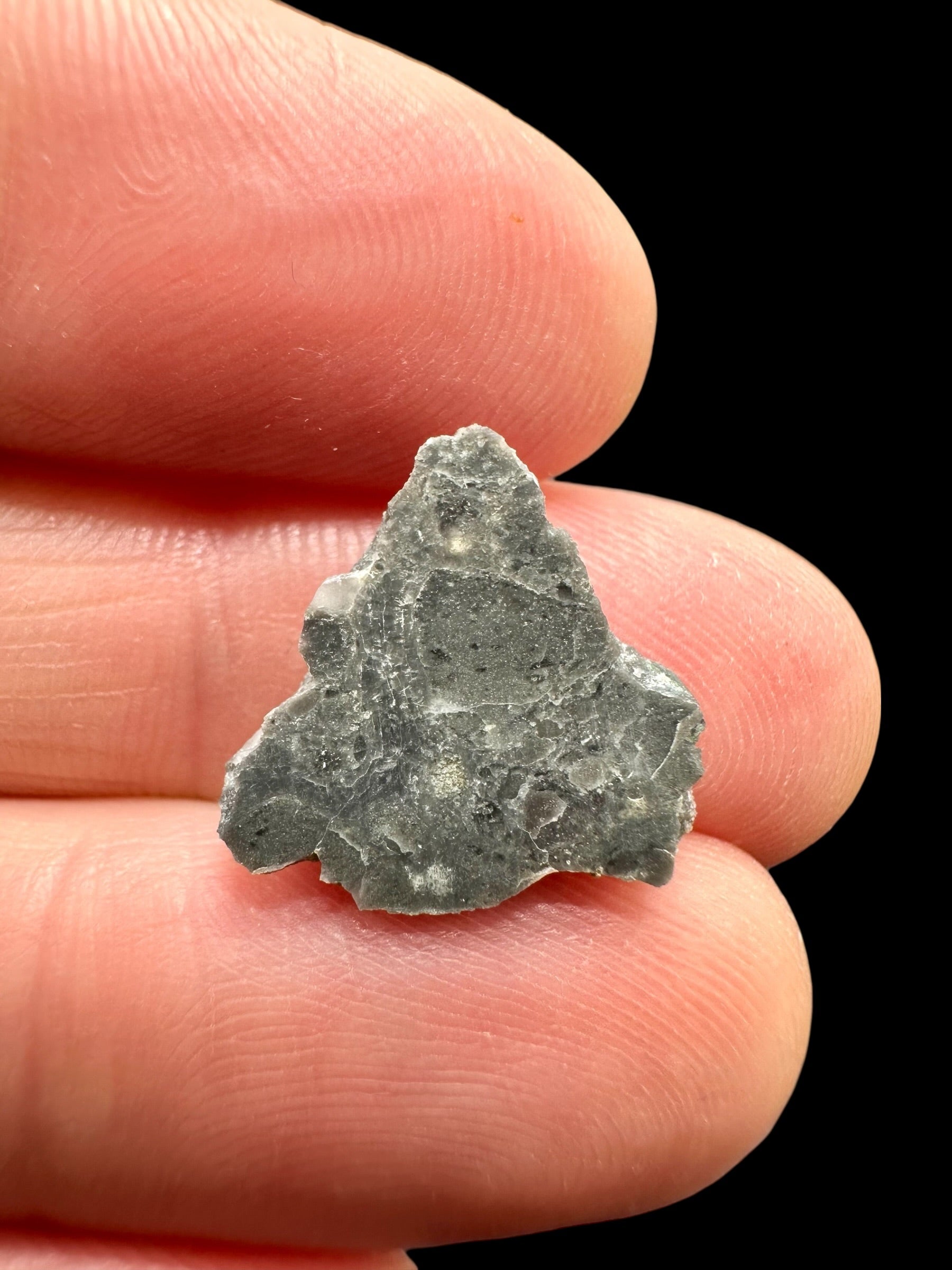 Lunar meteorite Adrar 013 – 0,6g – Algeria - MEAD18