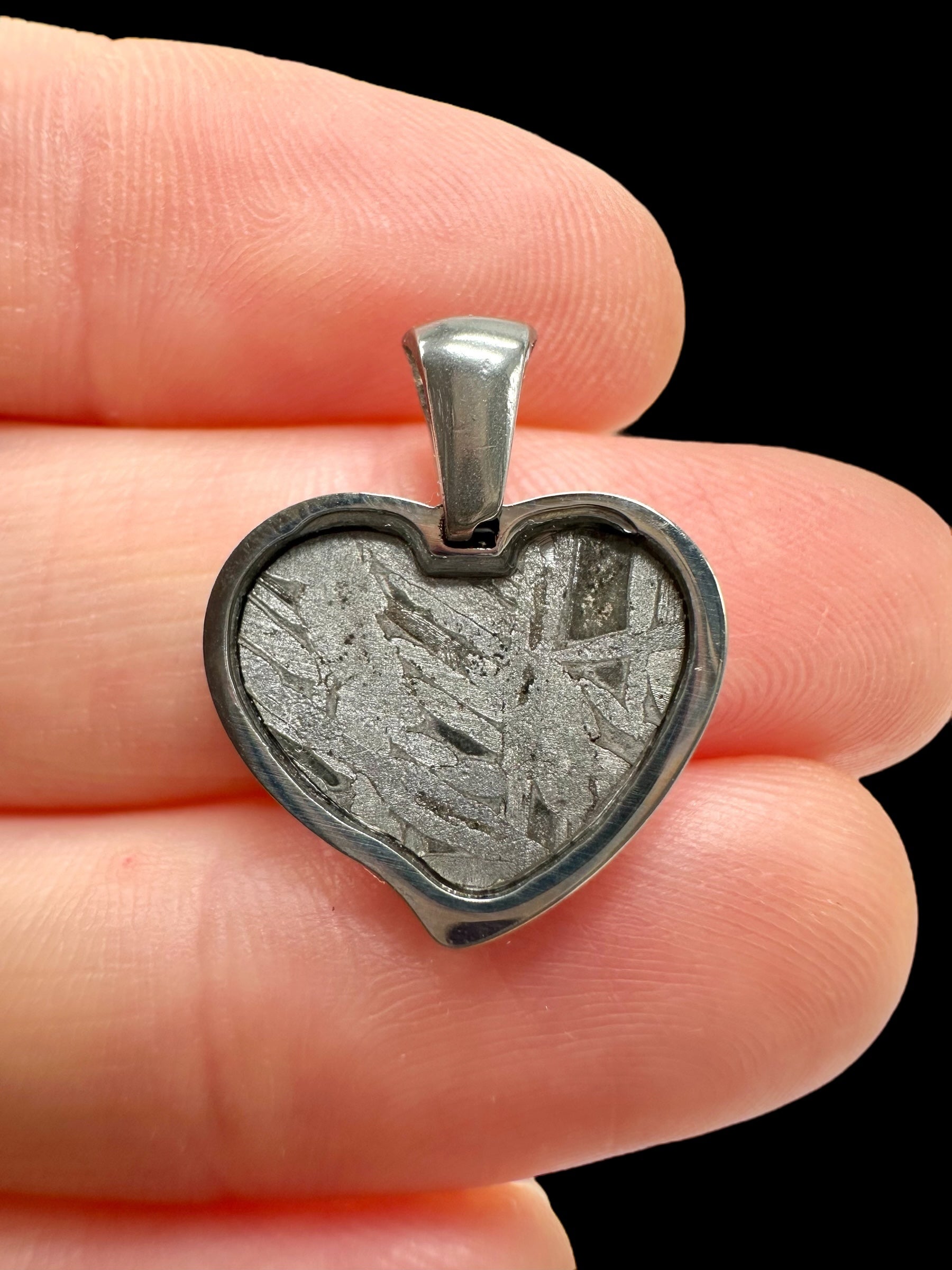 Aletai meteorite pendant / heart - P/M069