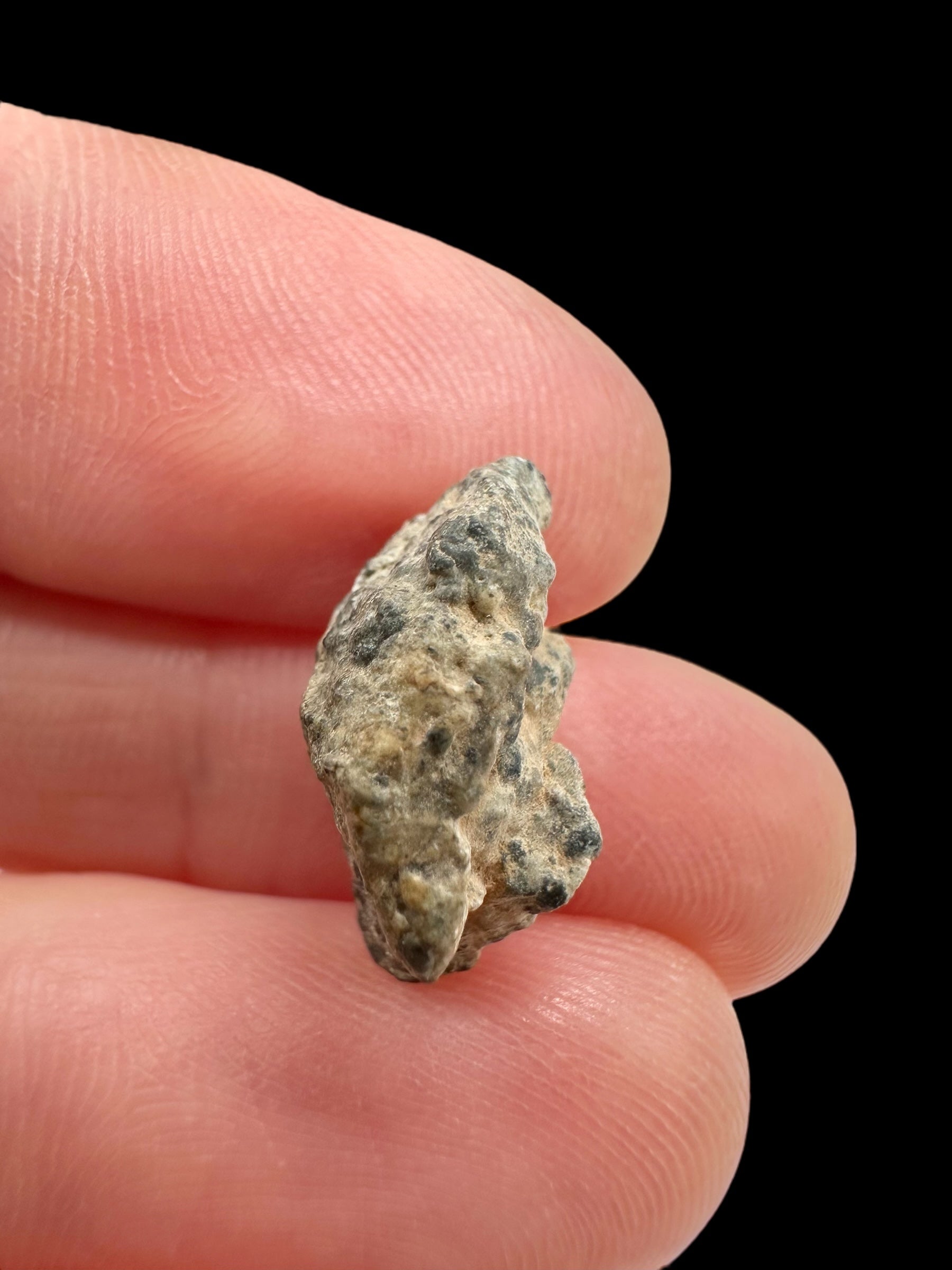 Lunar meteorite Gadamis 004 – 1,1g – Libya - MEGD37