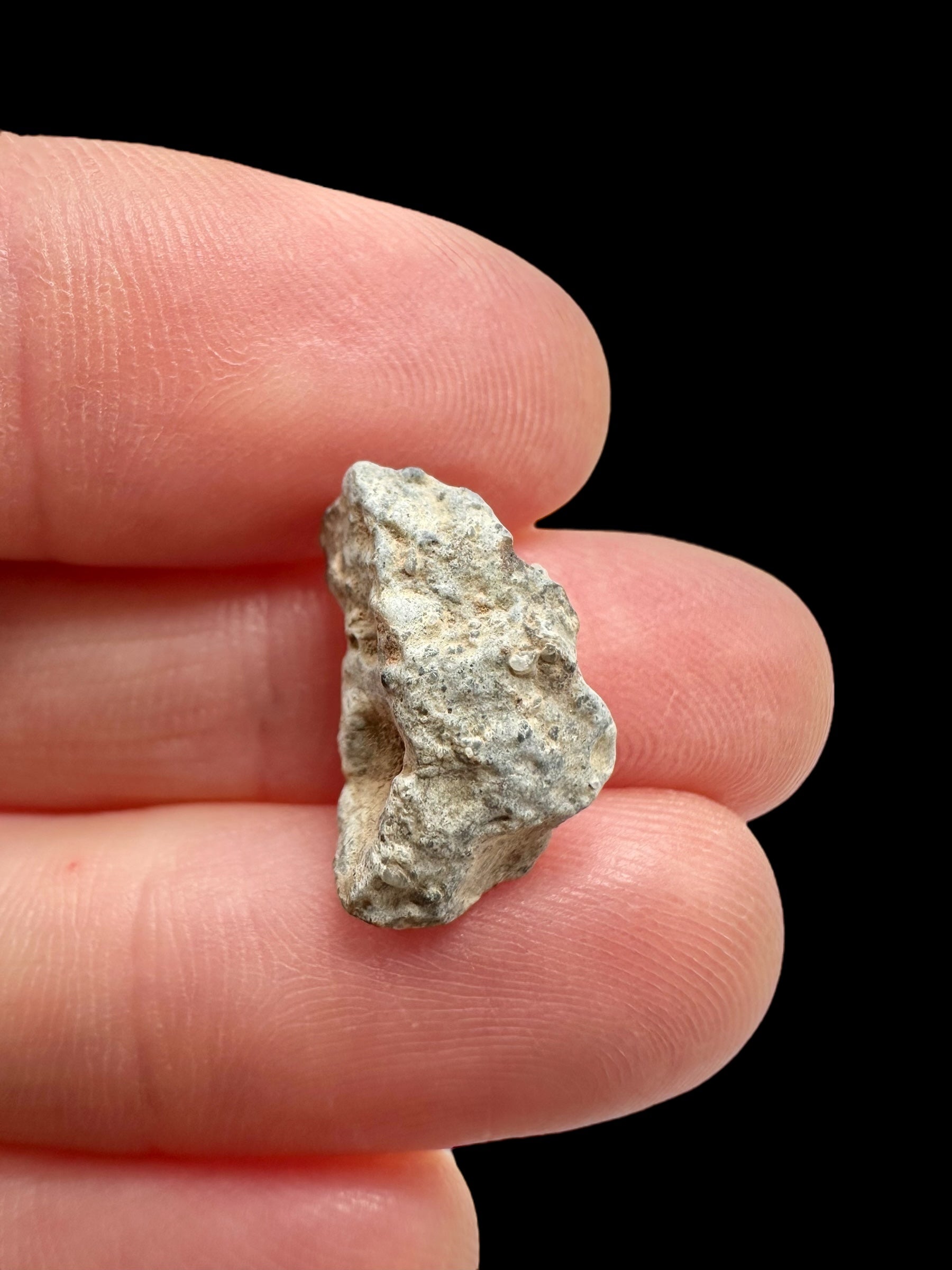 Lunar meteorite Gadamis 004 – 1,1g – Libya - MEGD40