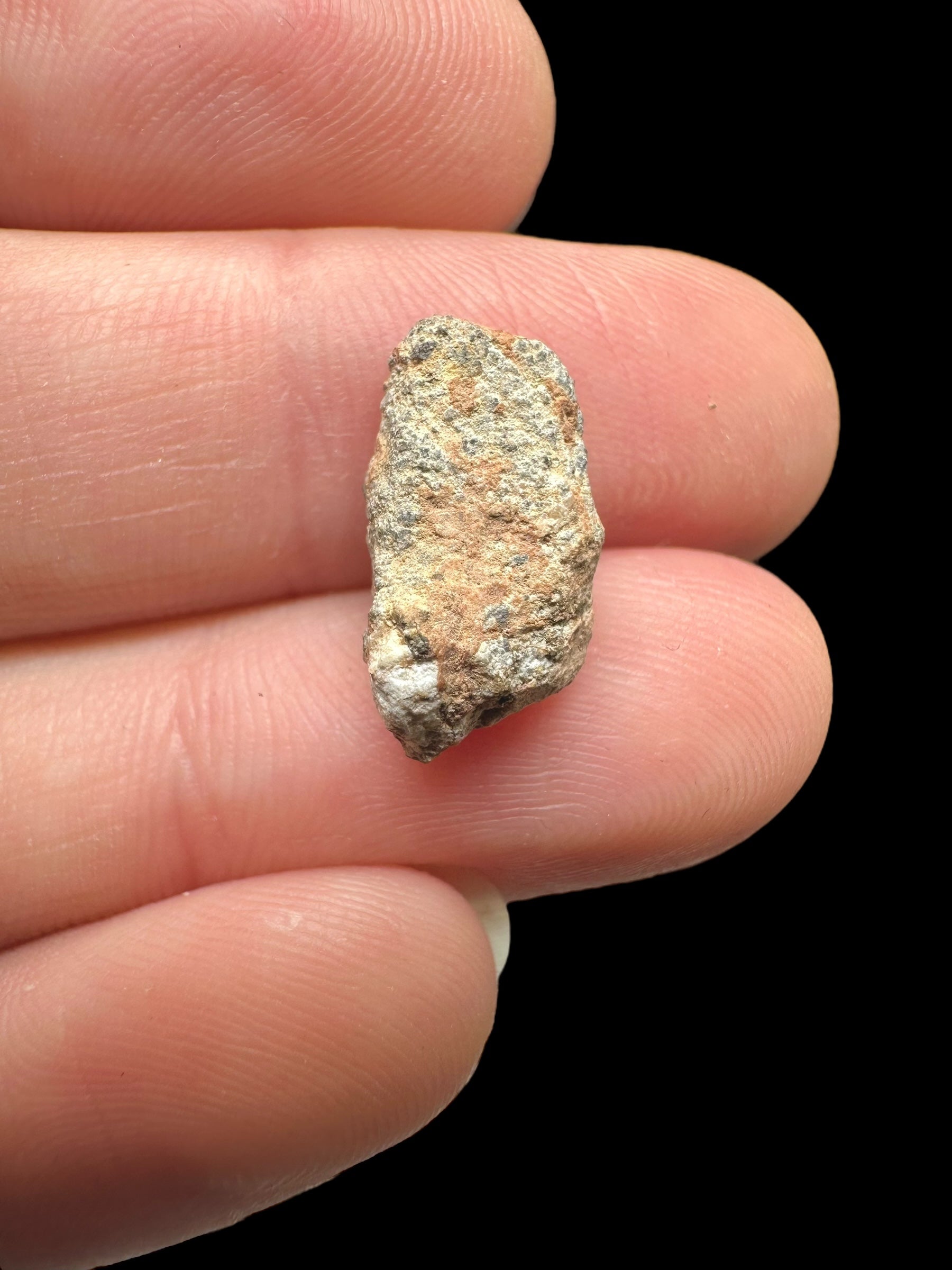 Lunar meteorite Bechar 007 – 0,8g – Algeria - MEBA53