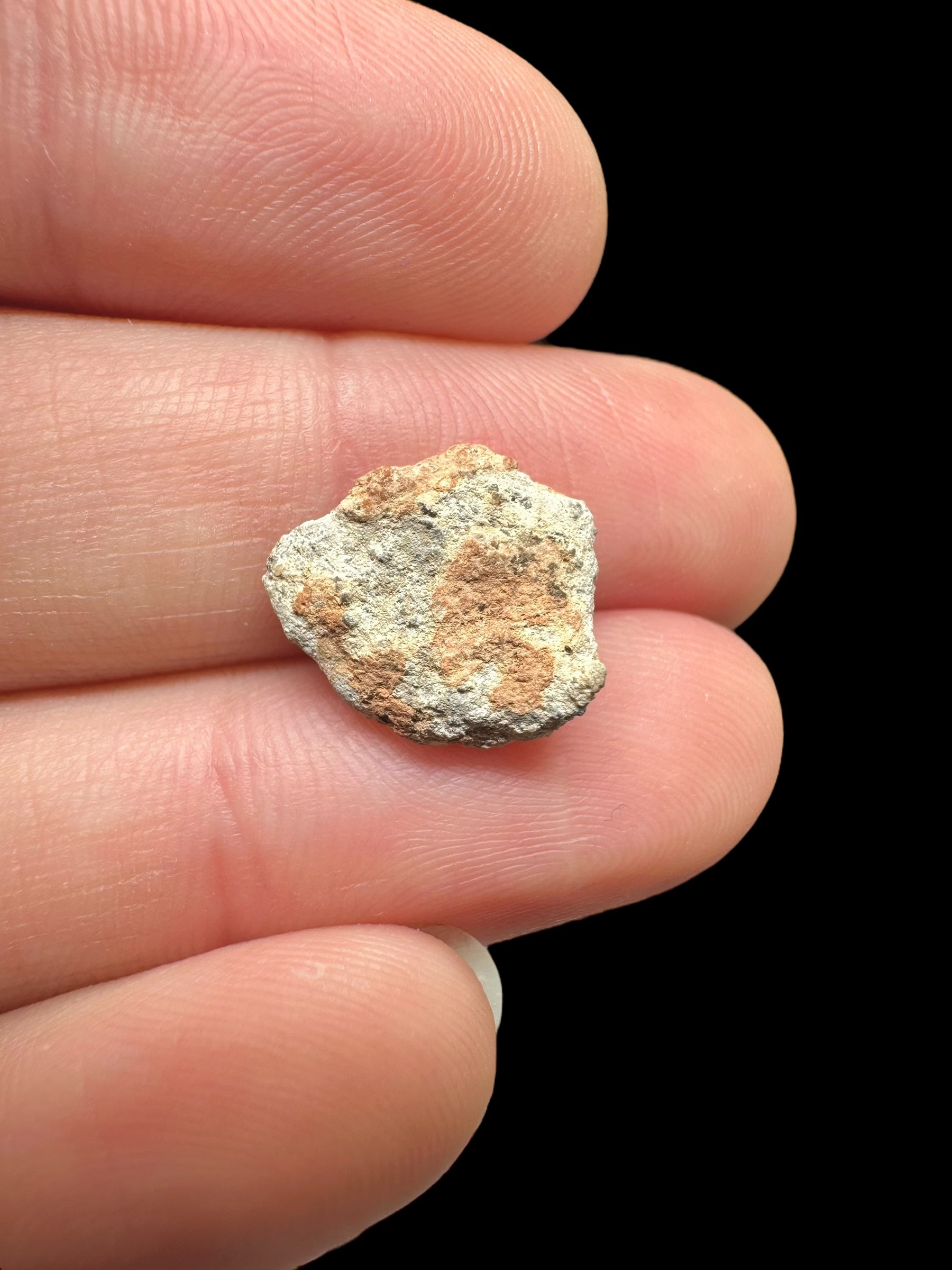 Lunar meteorite Bechar 007 – 0,7g – Algeria - MEBA57
