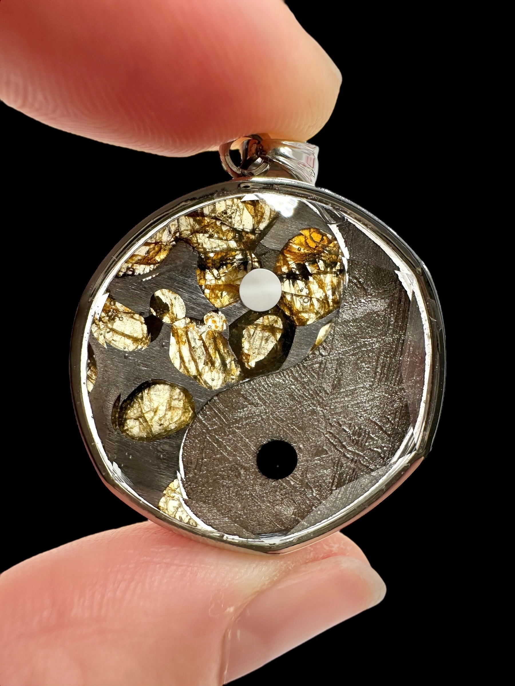 Yin and Yang pendant made from the Aletai and Sericho meteorites