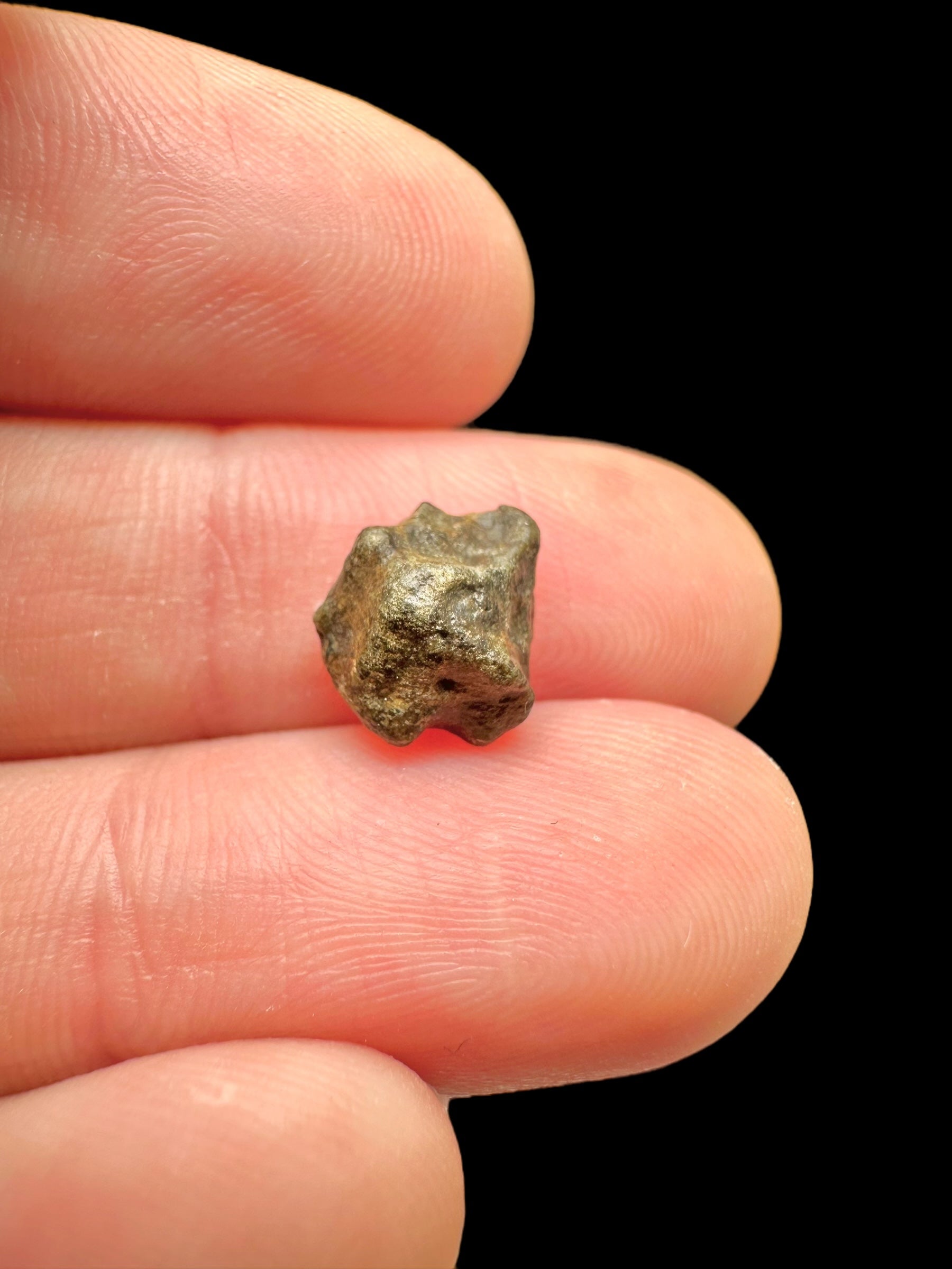 Meteorite Amgala 001 – 0,5g / raw – Western Sahara - MEAM35