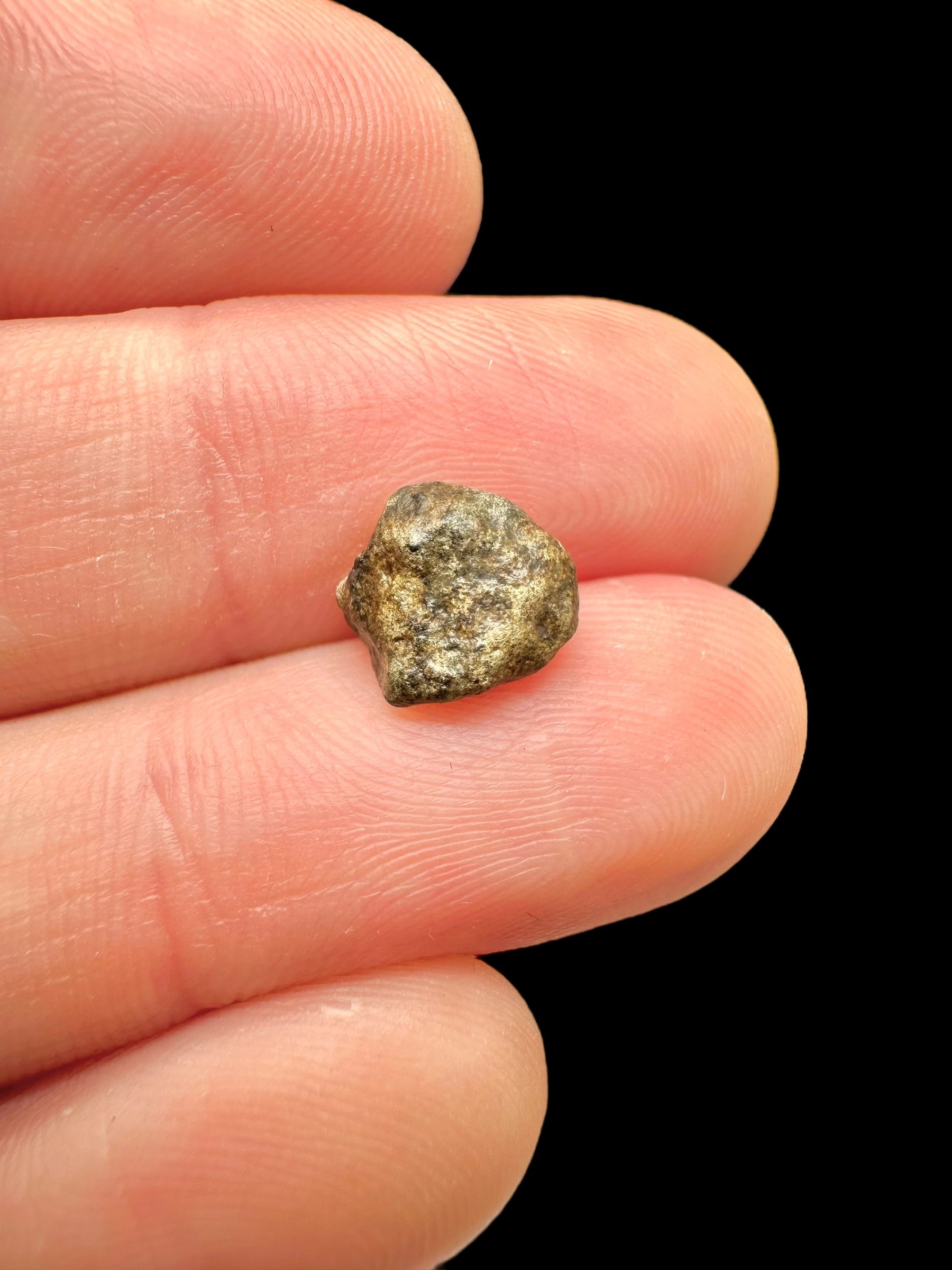 Meteorite Amgala 001 – 0,5g / raw – Western Sahara - MEAM37