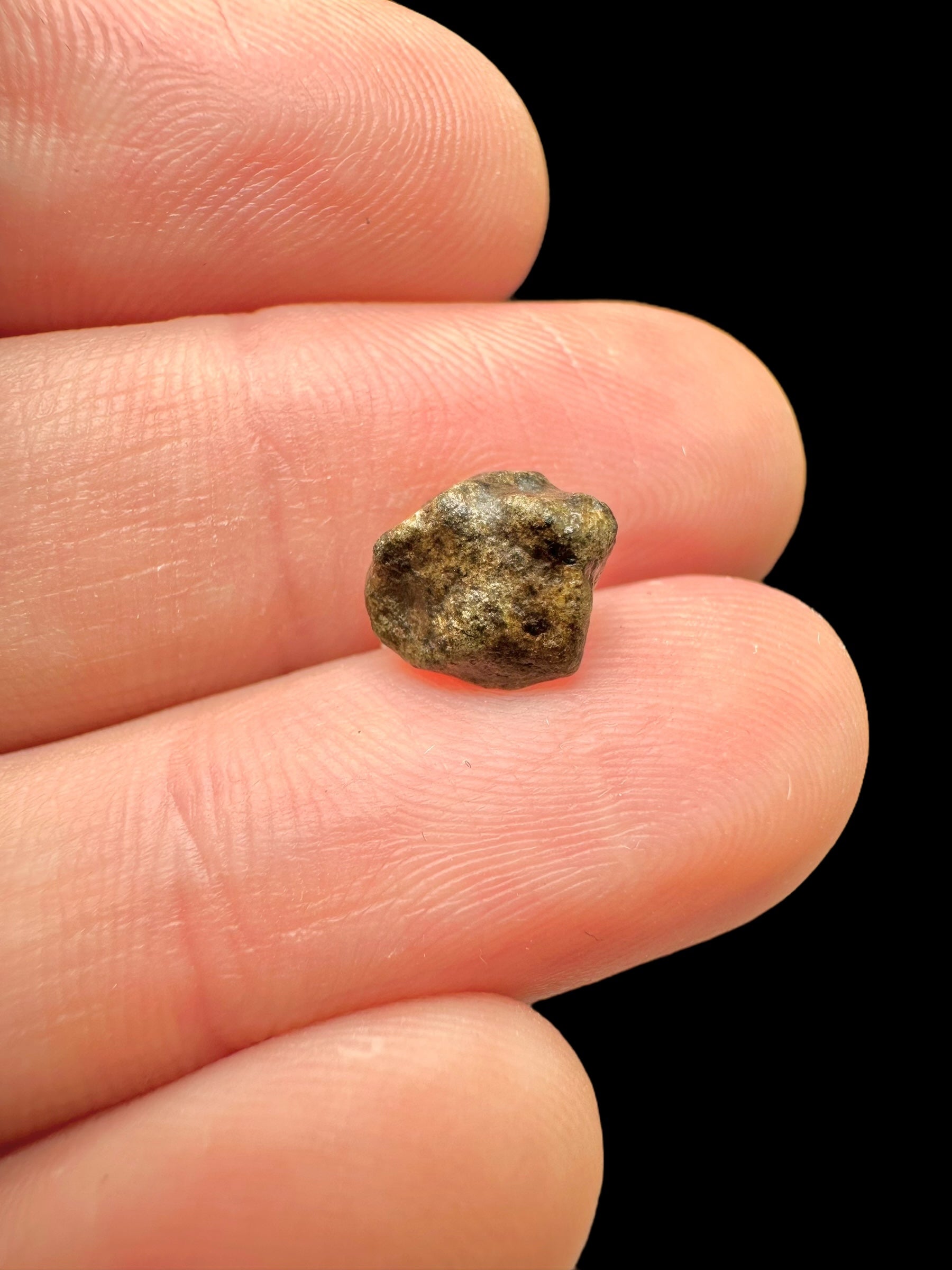 Meteorite Amgala 001 – 0,5g / raw – Western Sahara - MEAM37