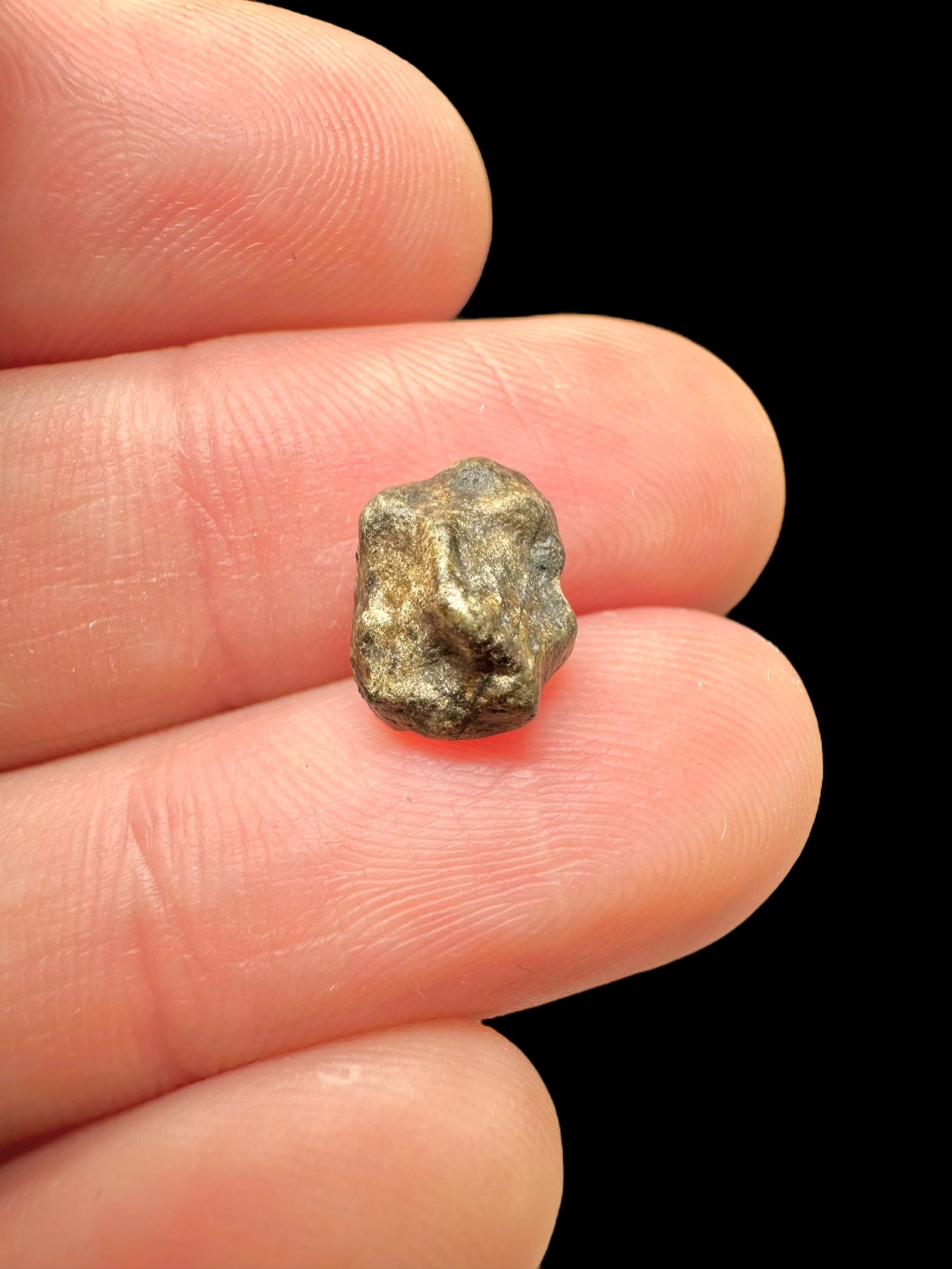 Meteorite Amgala 001 – 0,5g / raw – Western Sahara - MEAM38