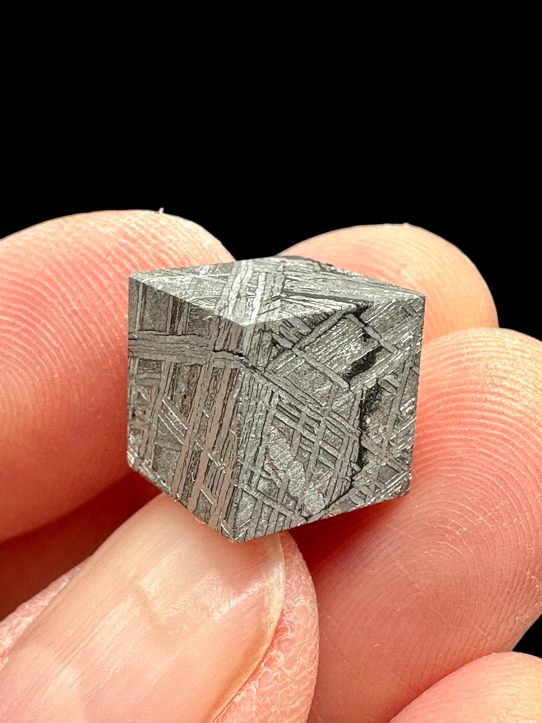 Meteorite Muonionalusta cube 10mm – Norrbotten, Sweden