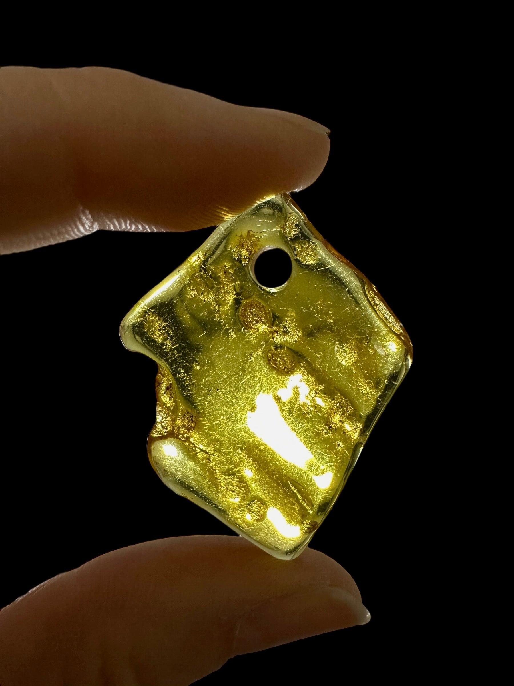 Amber with a drilled hole for hanging 3,3g – Lithuania - JND163