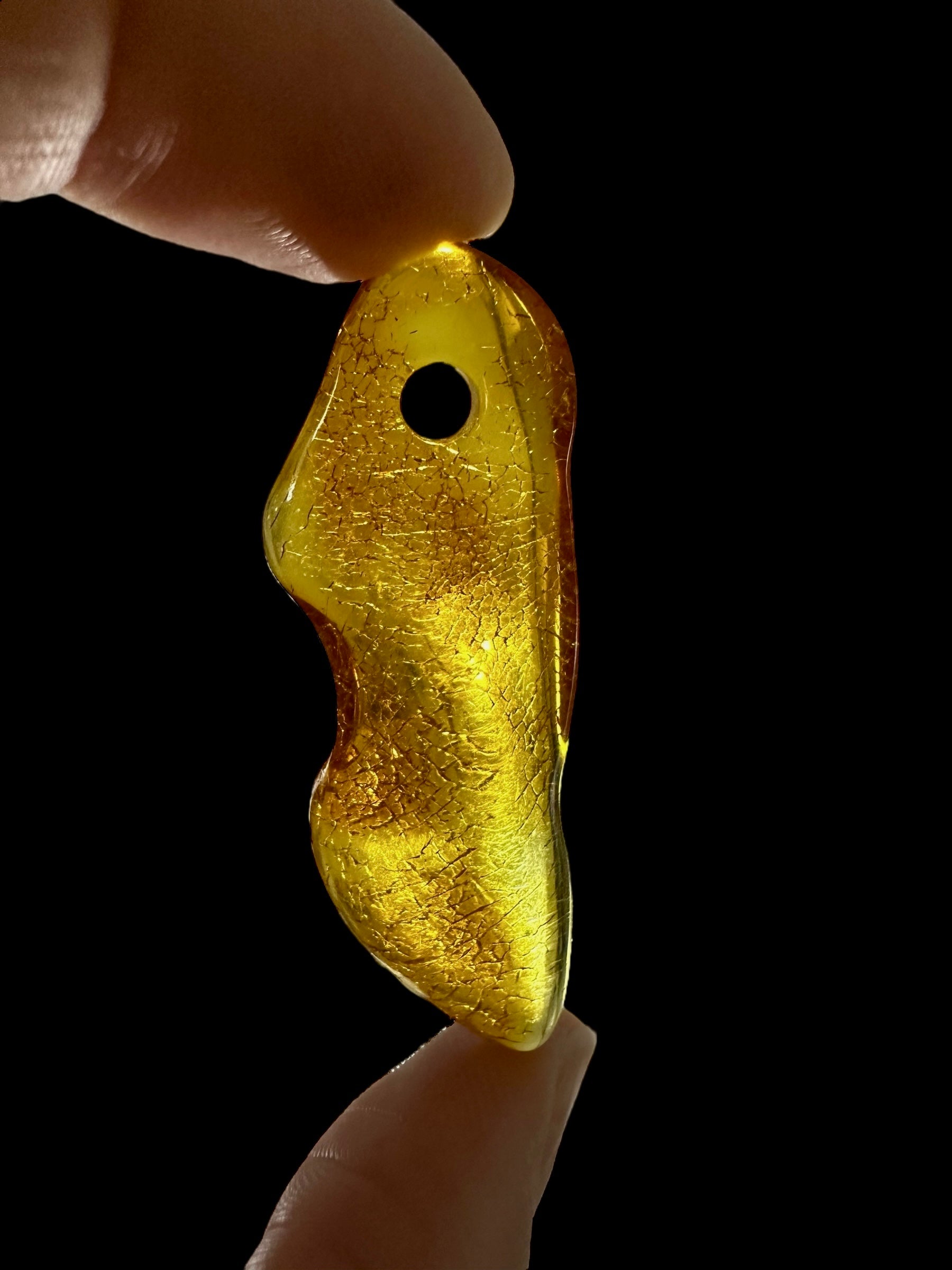 Amber with a drilled hole for hanging 3,1g – Lithuania - JND167