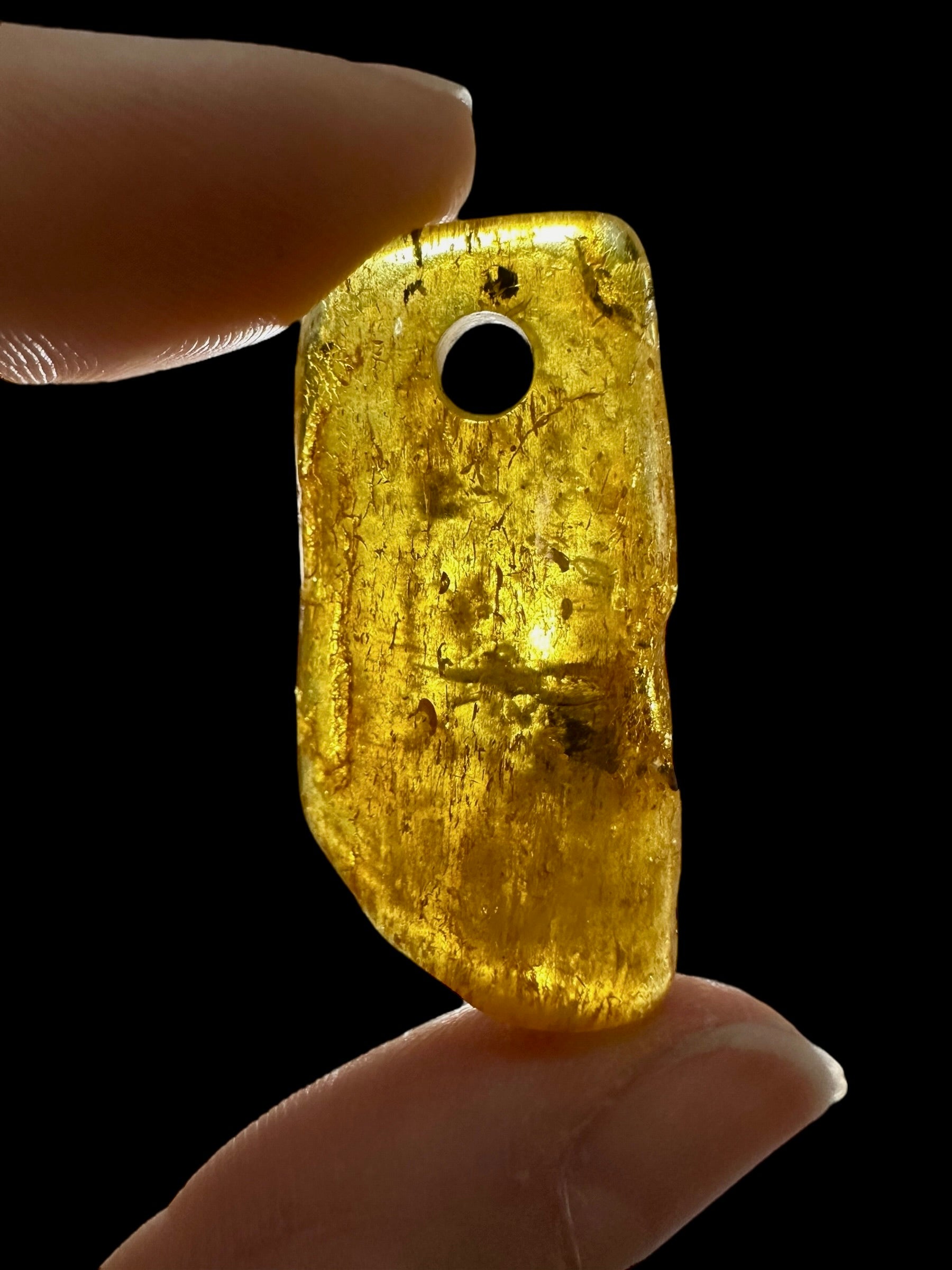 Amber with a drilled hole for hanging 3,3g – Lithuania - JND168