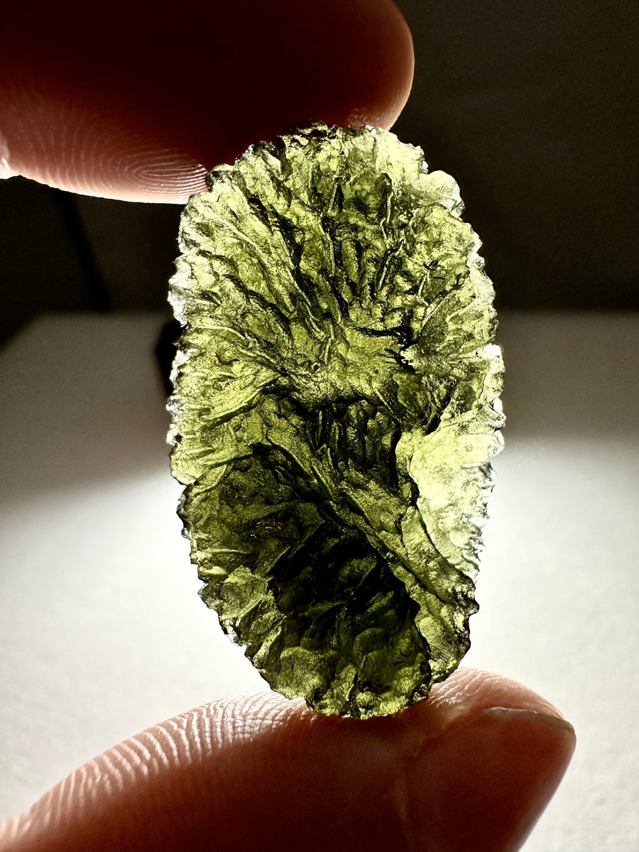 Moldavite – Nesmen – 11,2g - V1671 retroilluminata