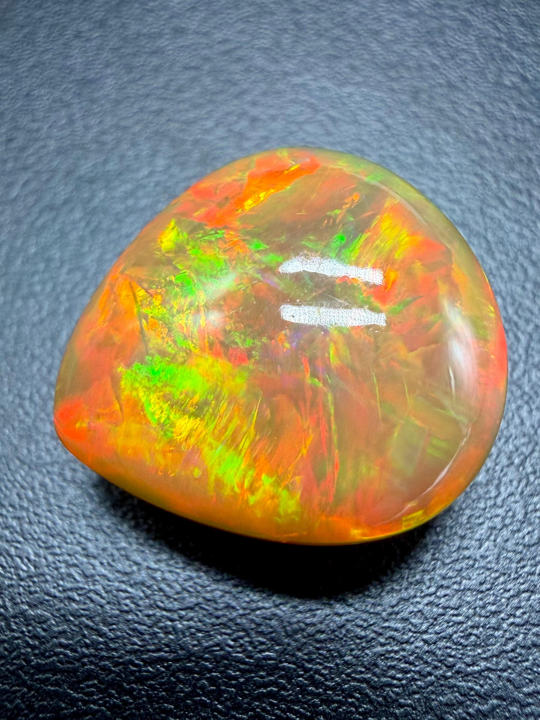 Precious opal cabochon 12ct – Welo, Ethiopia