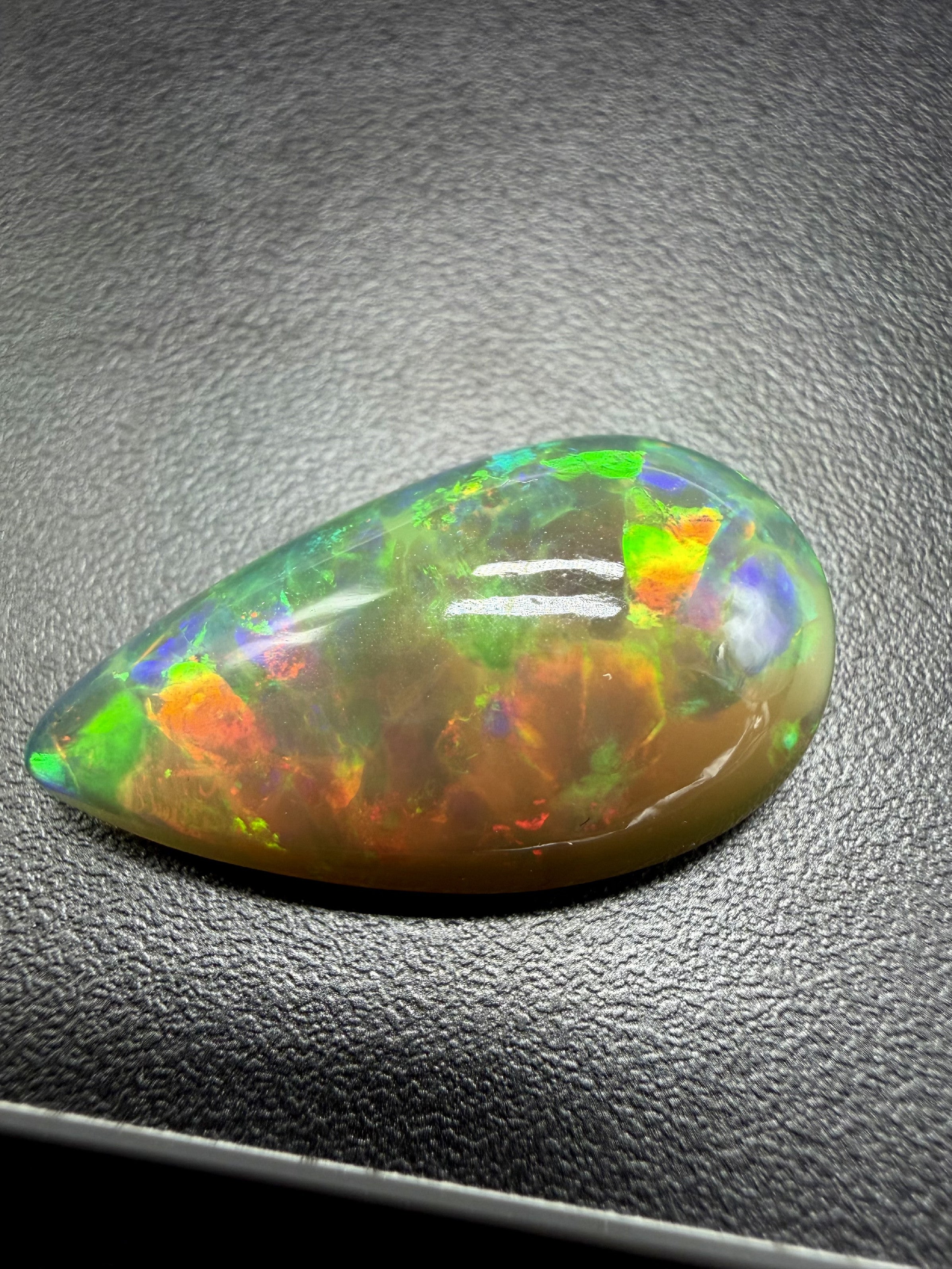 Precious opal cabochon 13,8ct – Welo, Ethiopia - OPK003