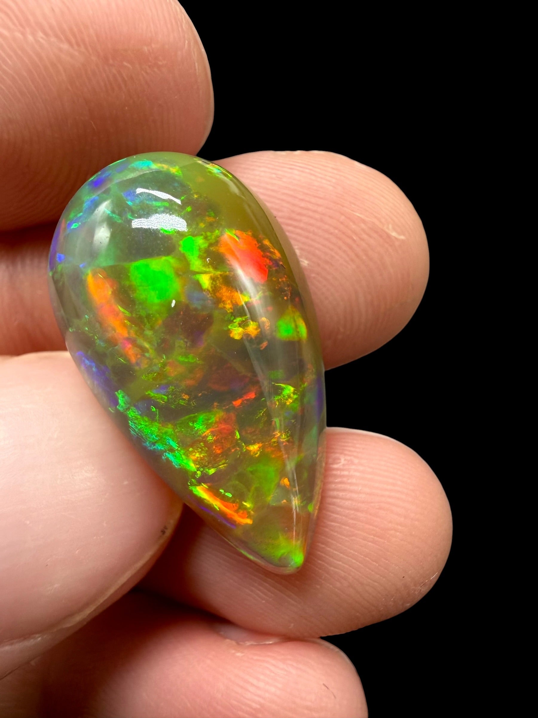 Precious opal cabochon 13,8ct – Welo, Ethiopia
