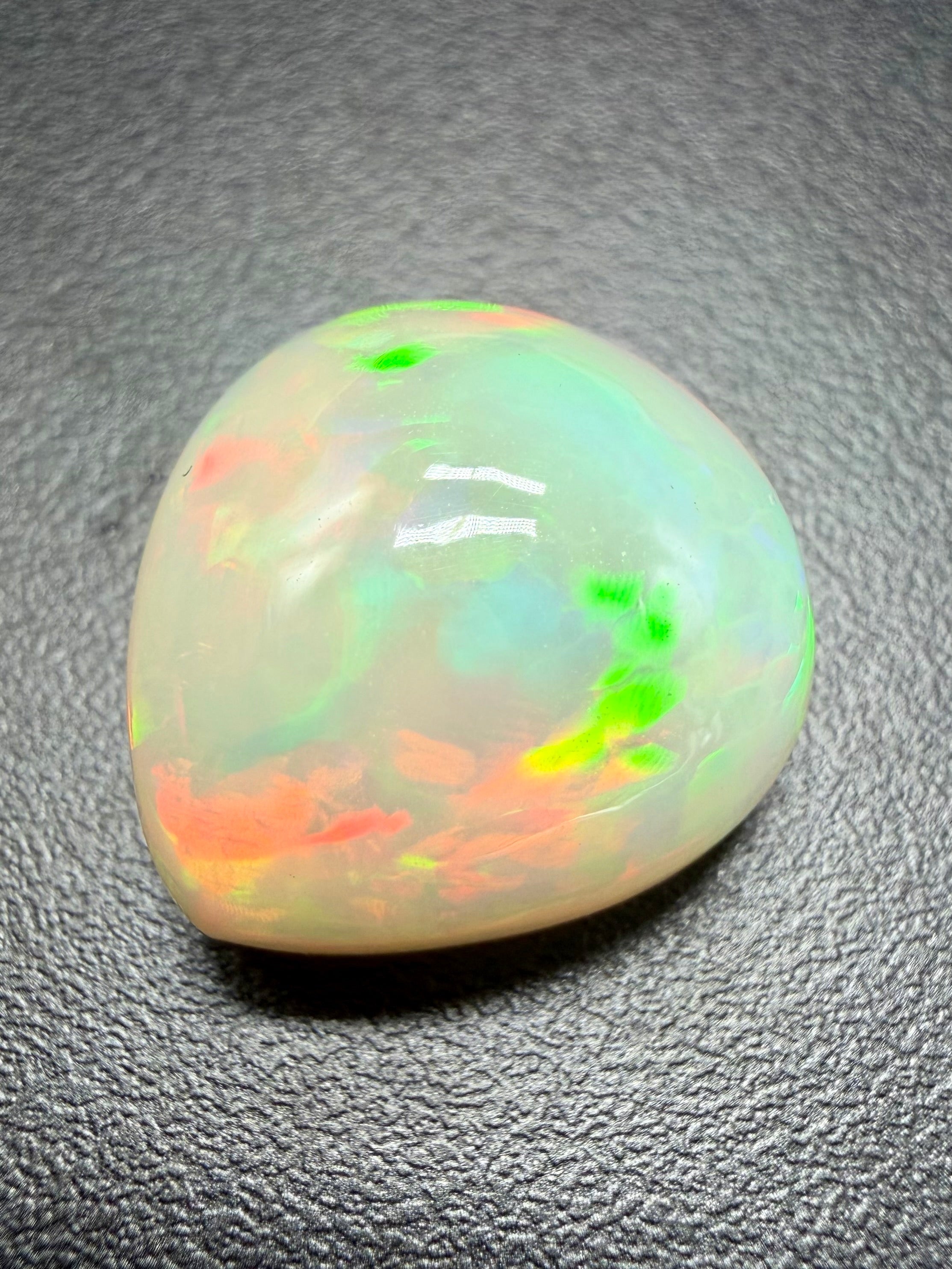 Precious opal cabochon 14ct – Welo, Ethiopia - OPK004