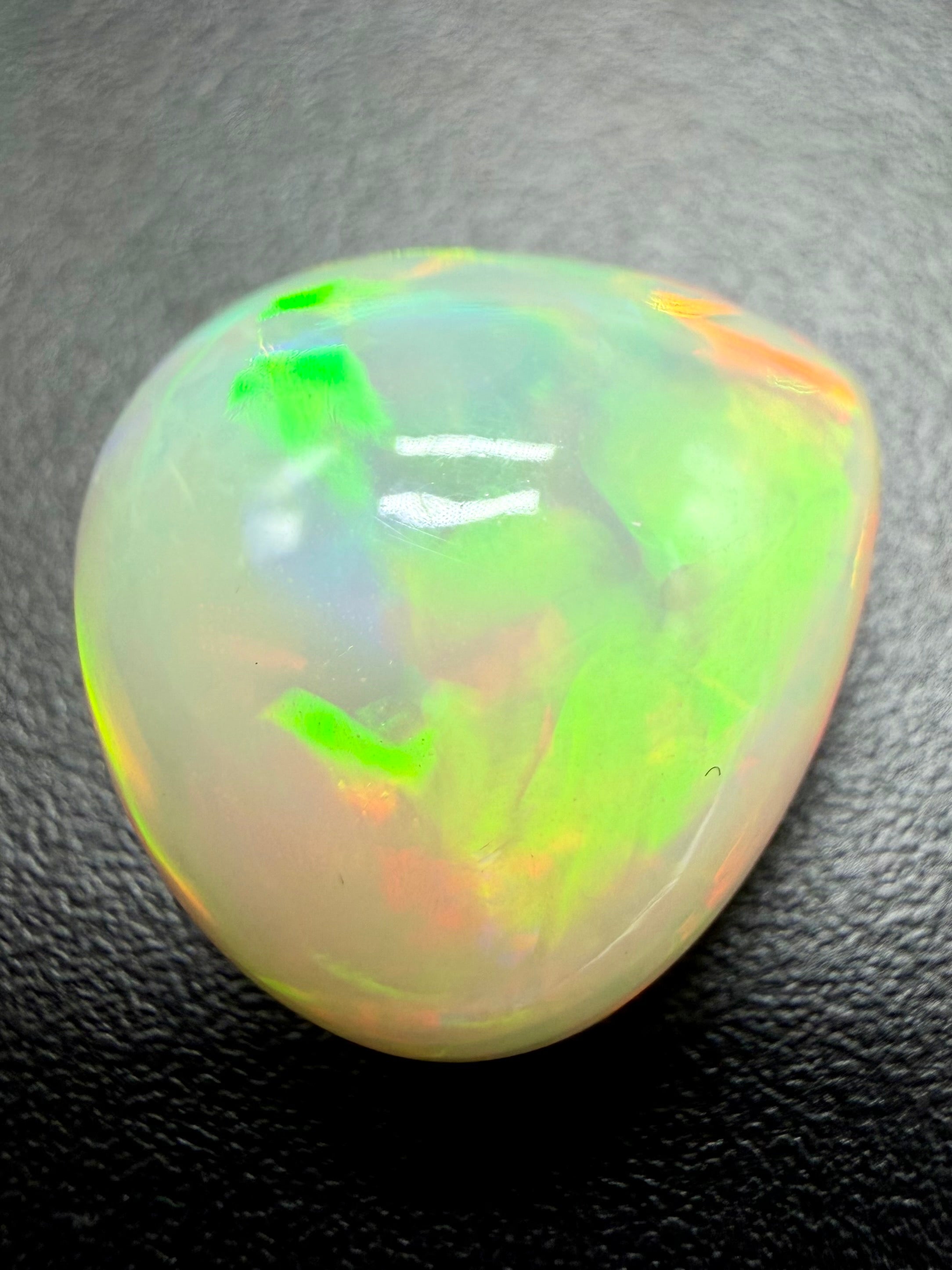 Precious opal cabochon 14ct – Welo, Ethiopia - OPK004