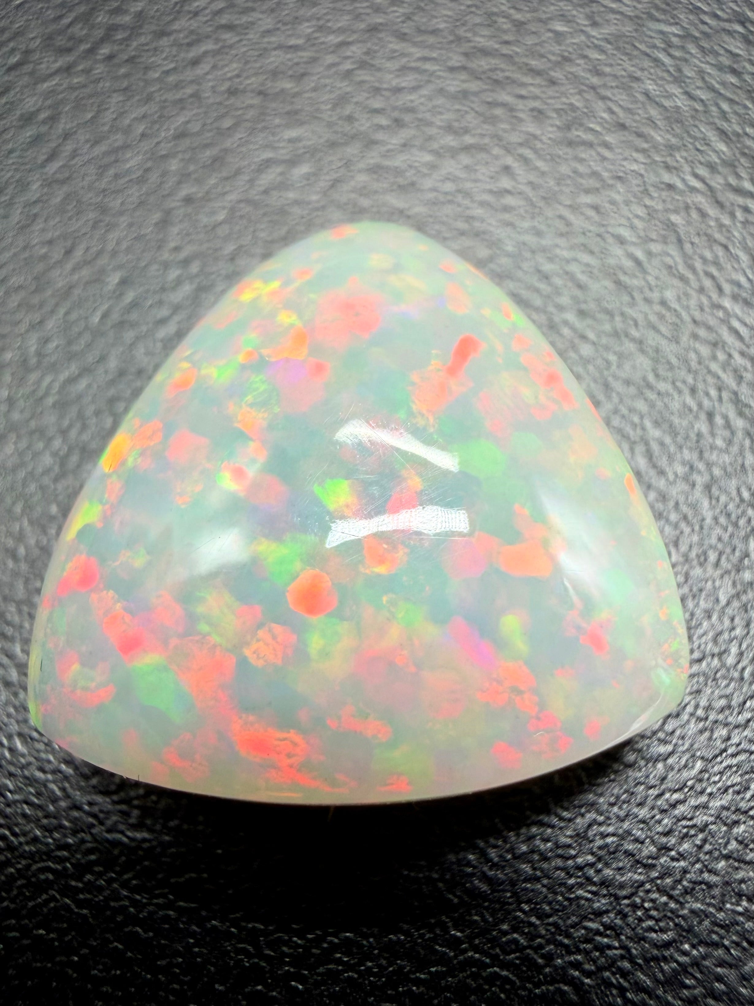 Precious opal cabochon 8ct – Welo, Ethiopia - OPK005
