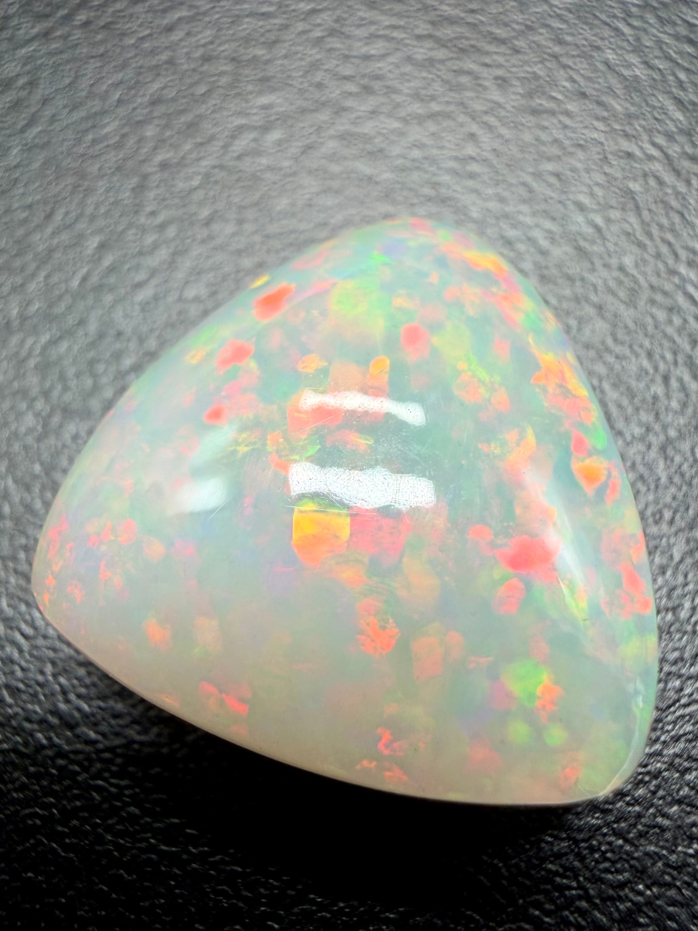 Precious opal cabochon 8ct – Welo, Ethiopia - OPK005