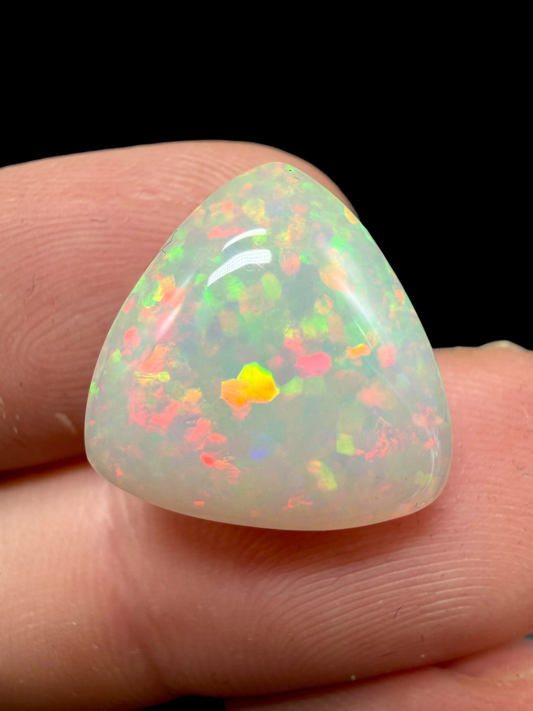 Precious opal cabochon 8ct – Welo, Ethiopia