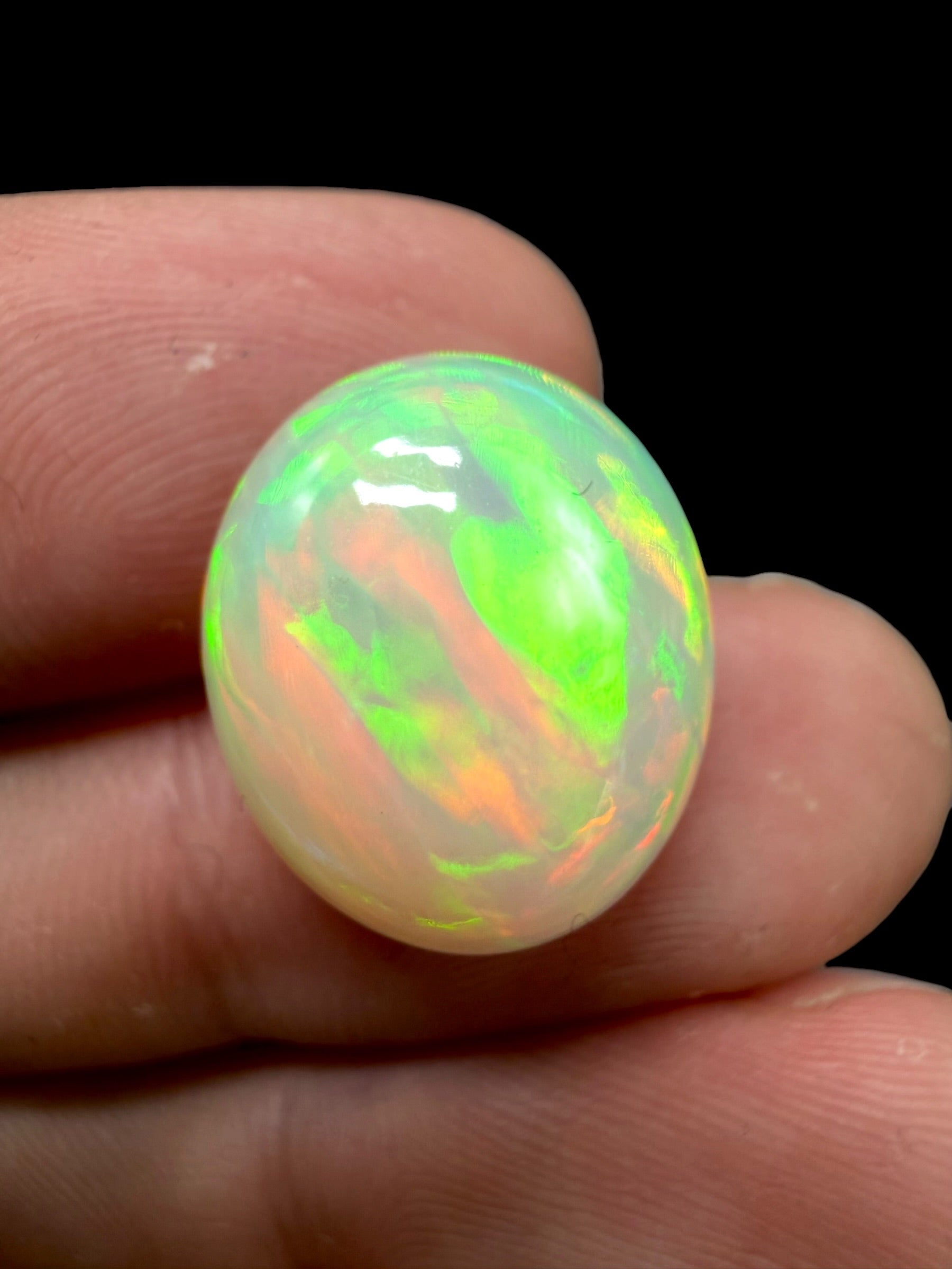 Precious opal cabochon 11,9ct – Welo, Ethiopia
