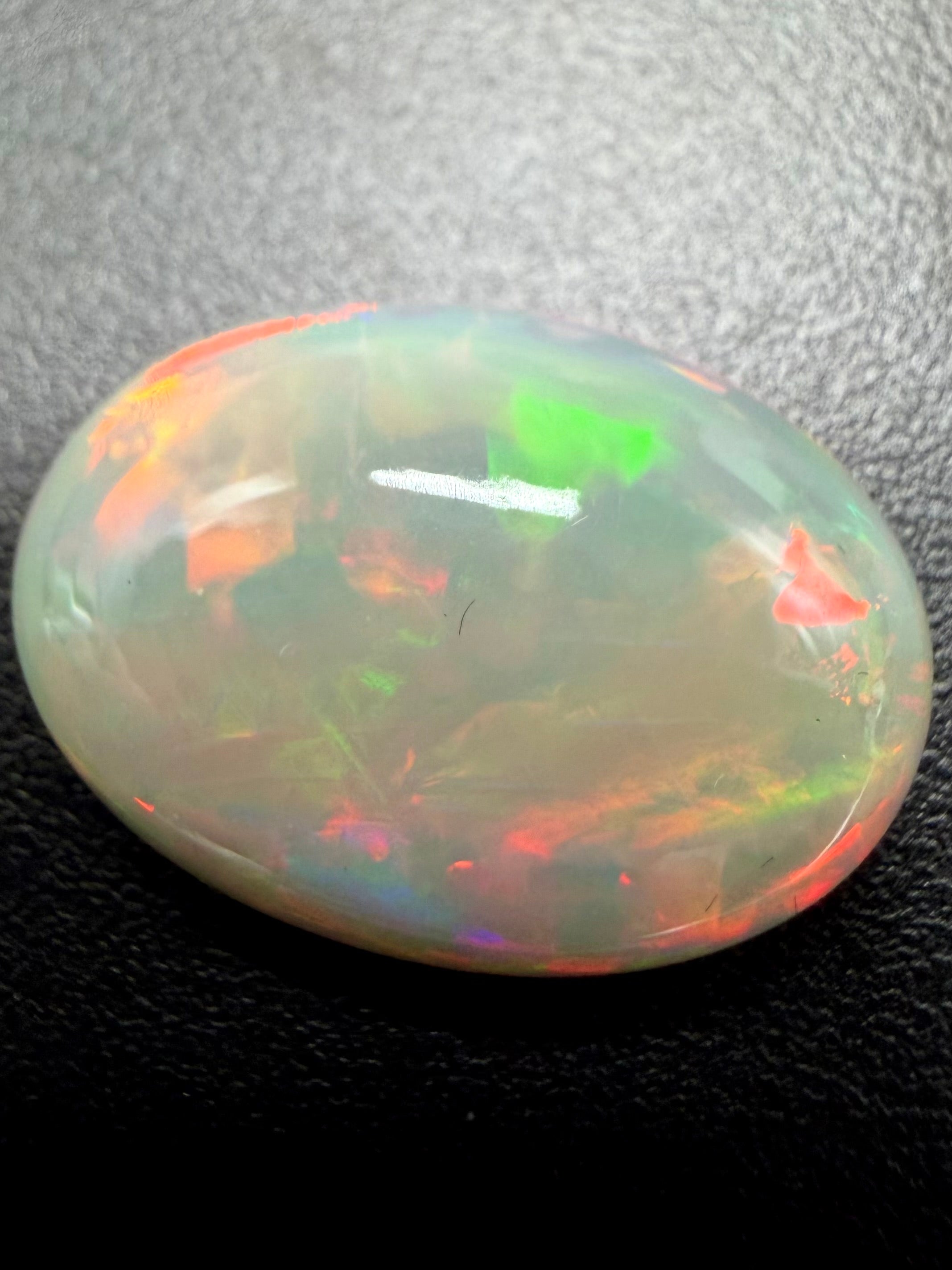 Precious opal cabochon 10ct – Welo, Ethiopia - OPK008
