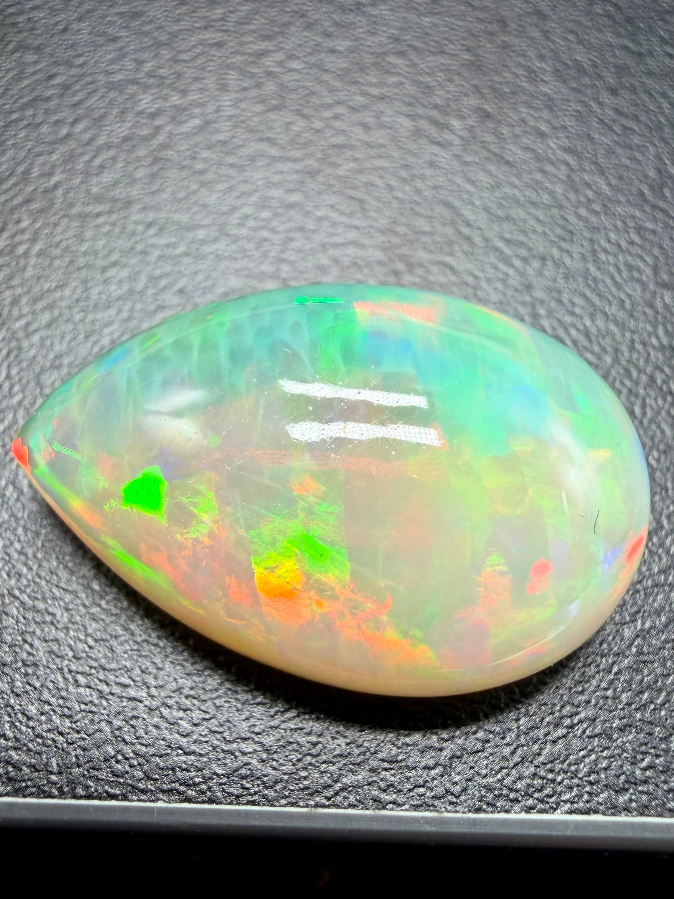 Precious opal cabochon 9,6ct – Welo, Ethiopia - OPK009