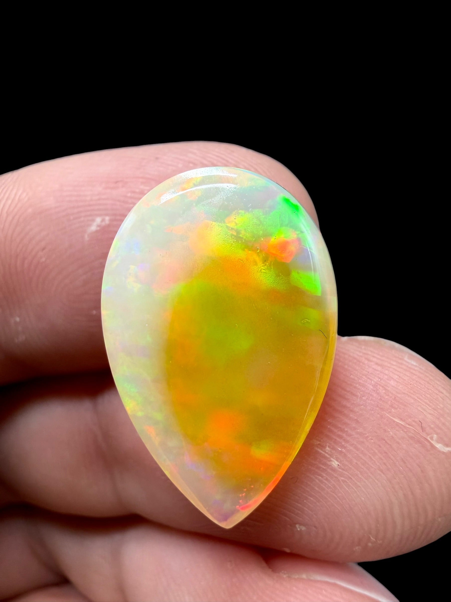 Precious opal cabochon 9,6ct – Welo, Ethiopia