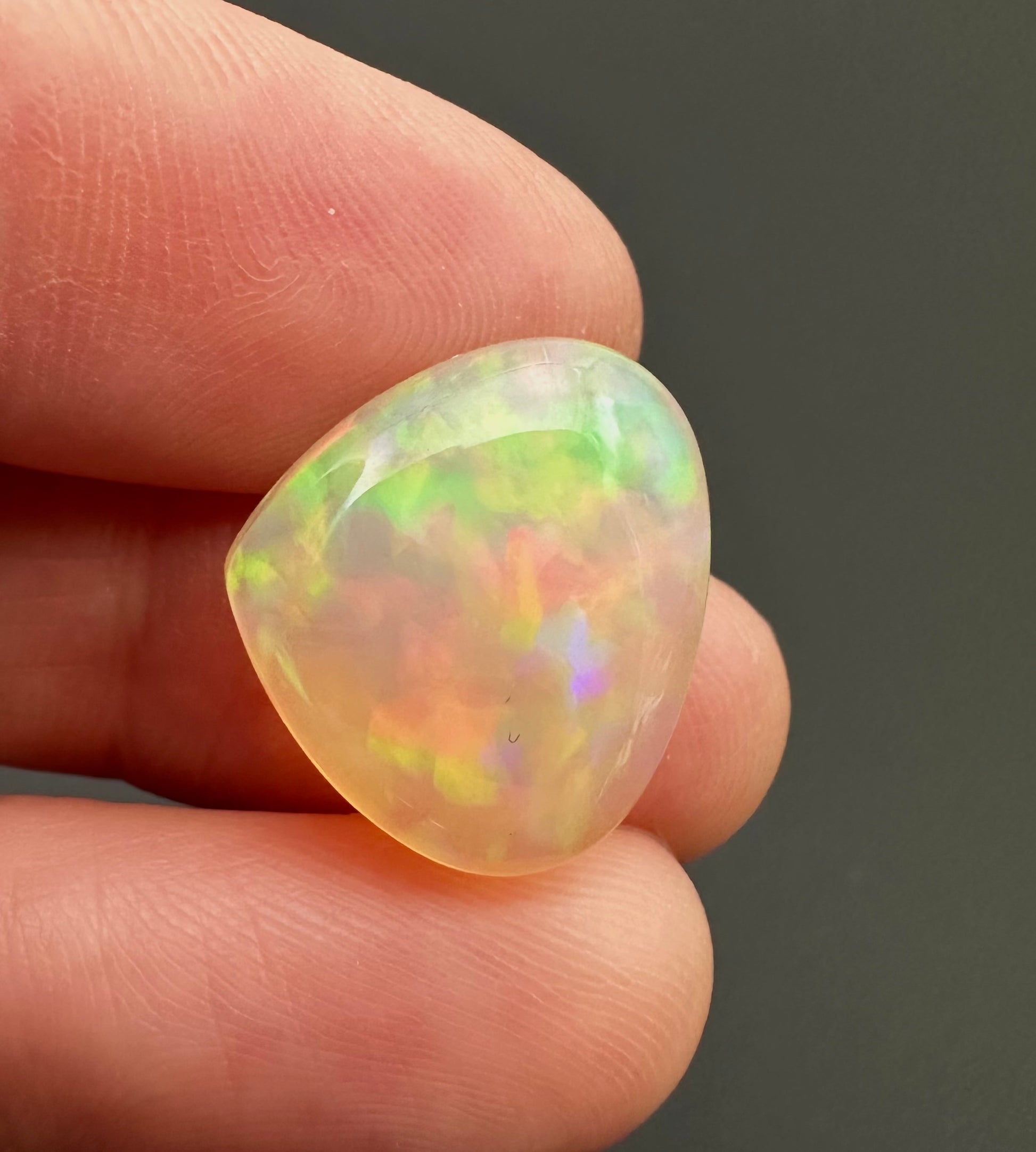 Opale Prezioso – Cabochon – Welo, Ethiopia – OPK010