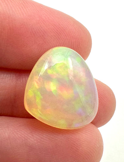 Opale Prezioso – Cabochon – Welo, Ethiopia – OPK010