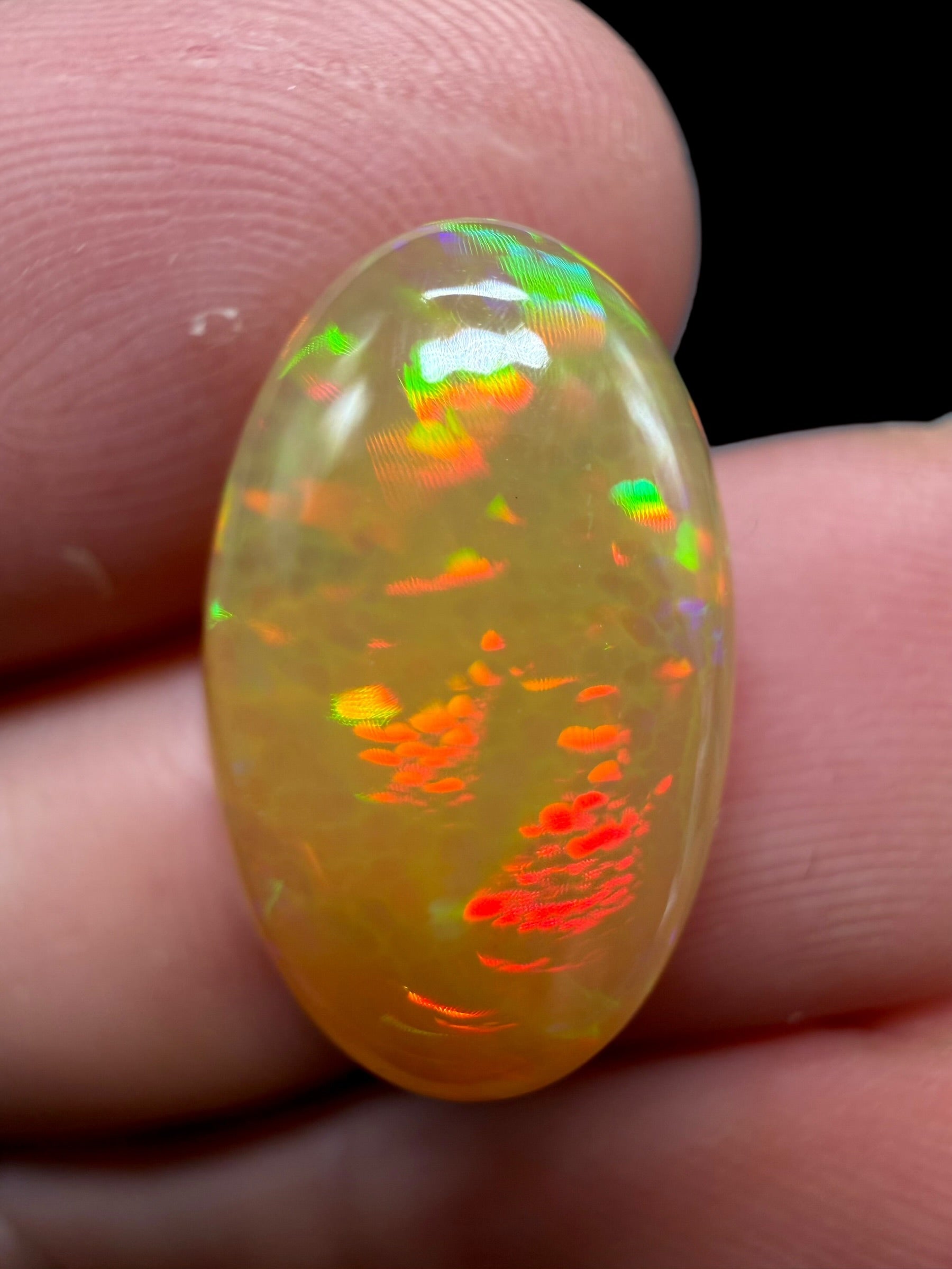 Precious opal cabochon 6,4ct – Welo, Ethiopia