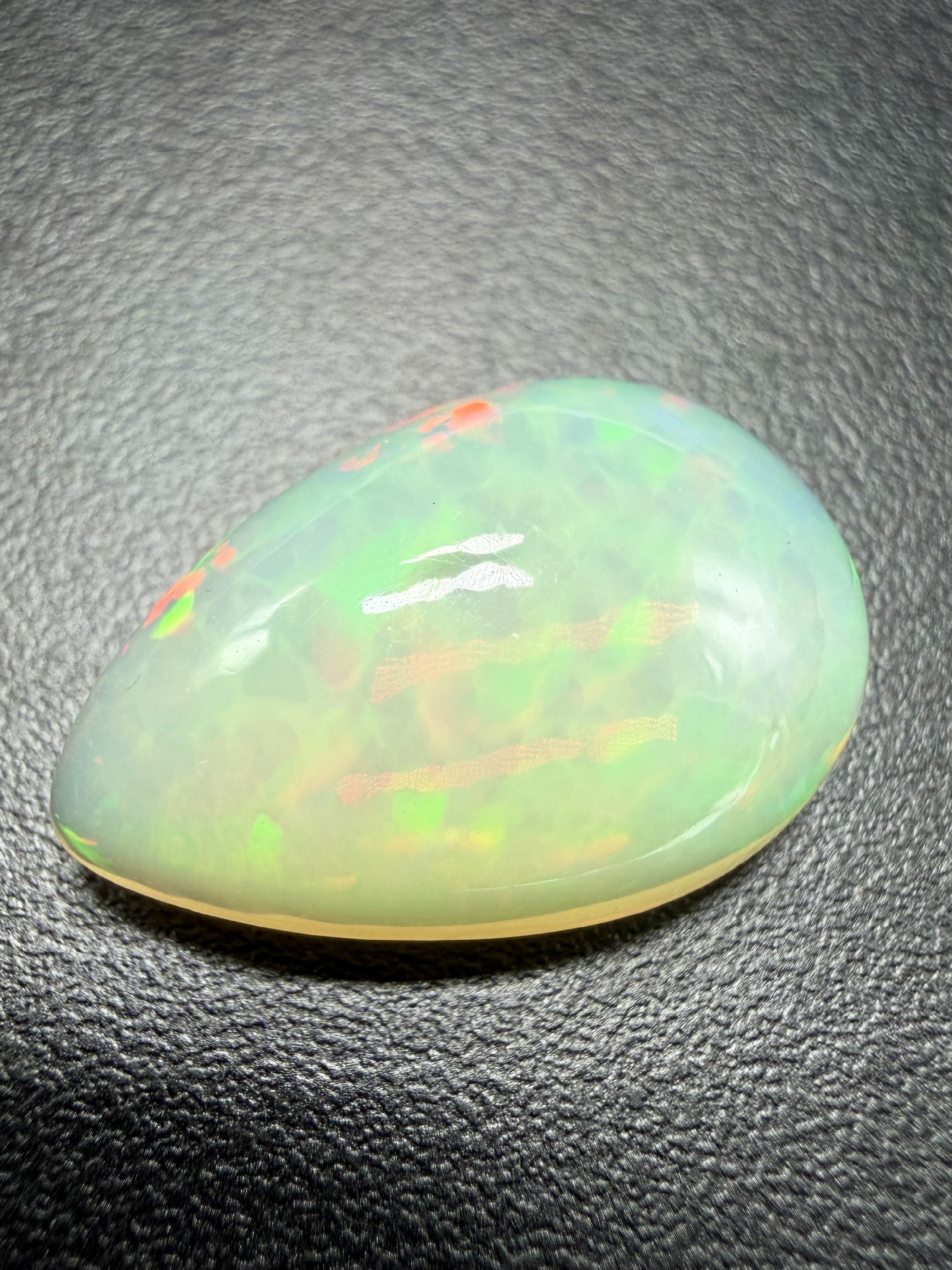 Precious opal cabochon 7,8ct – Welo, Ethiopia - OPK013