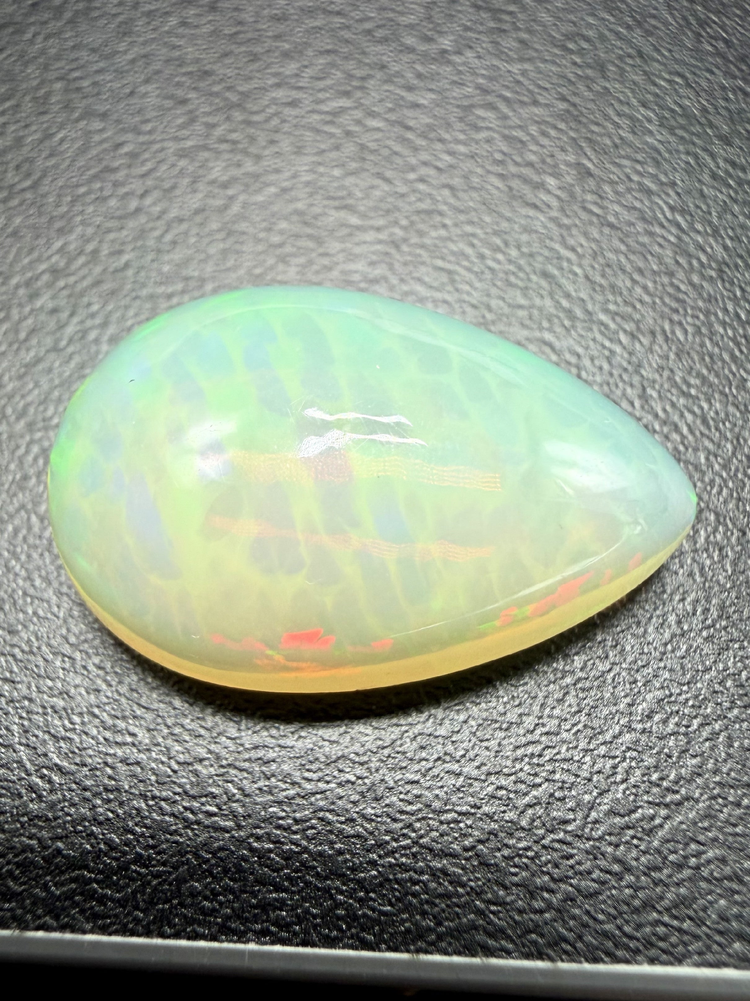Precious opal cabochon 7,8ct – Welo, Ethiopia - OPK013